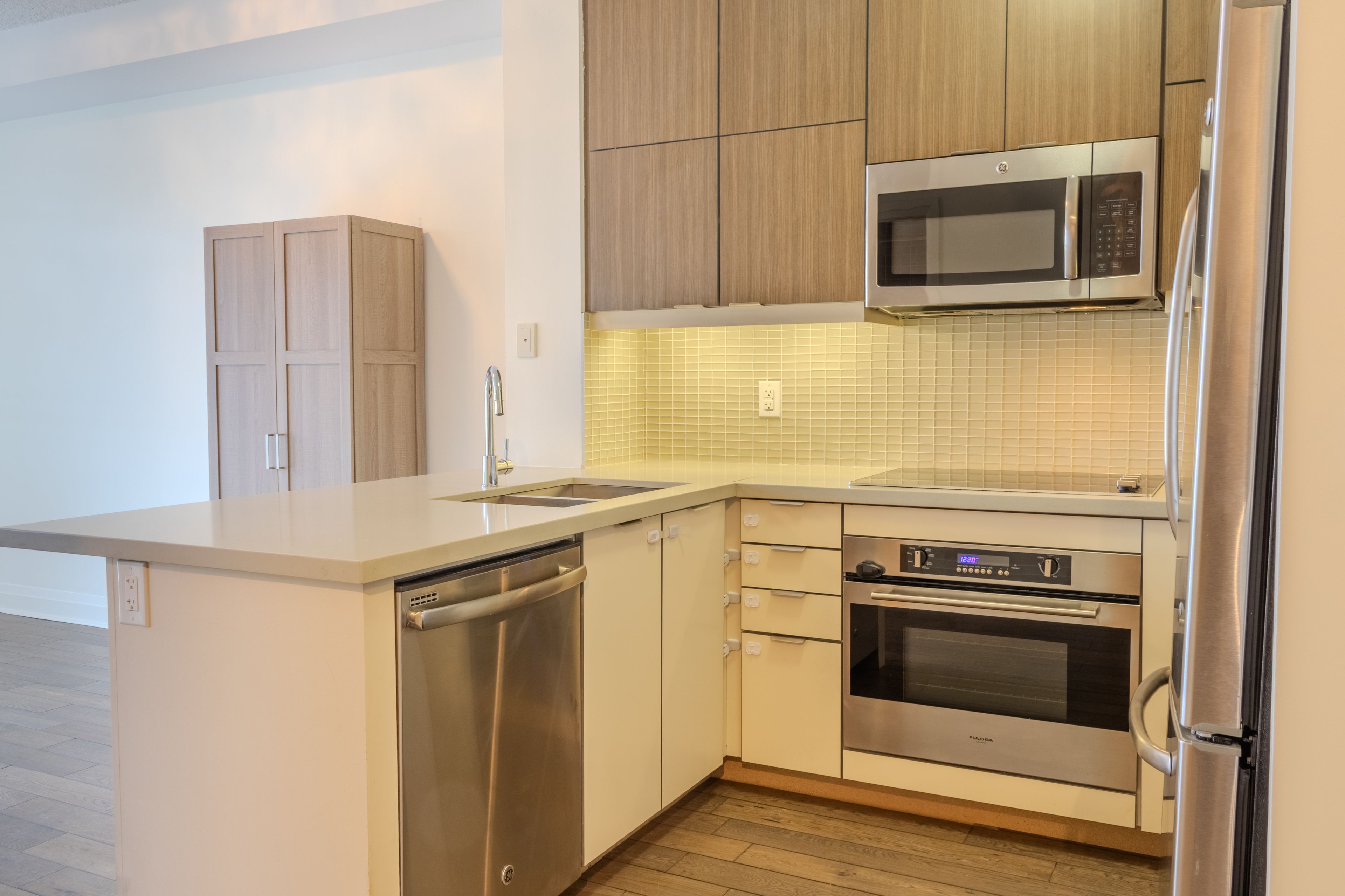 399 Spring Garden Avenue 402