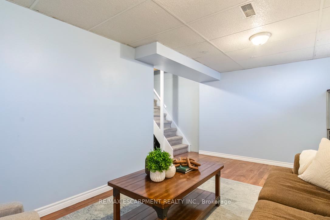3 Bedrooms Condo at 1301 Upper Gage, Hamilton For sale