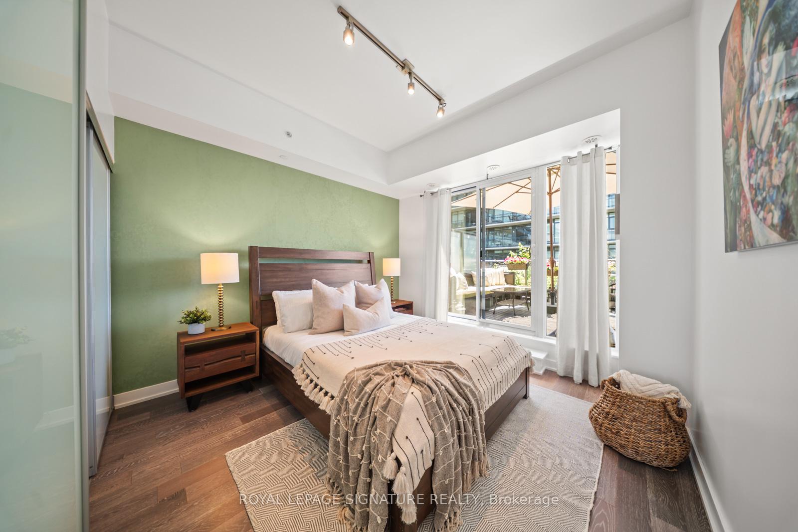 2 Bedrooms Condo at 1190 Dundas, Toronto For sale