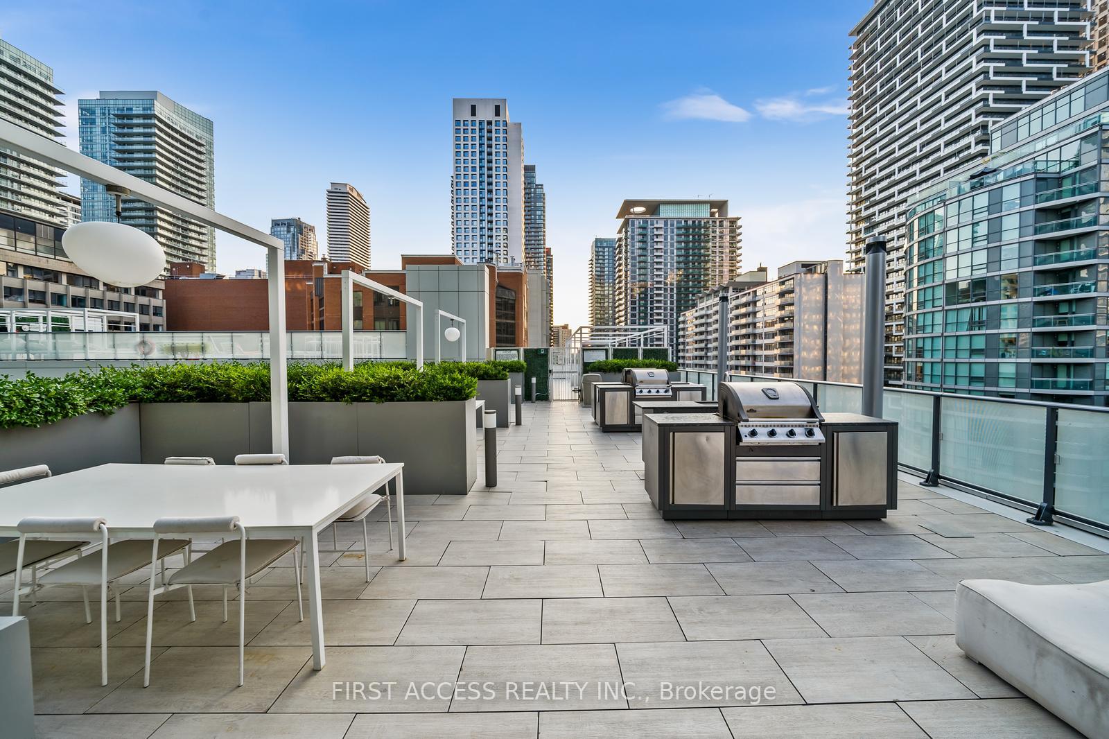 2 Bedrooms Condo at 161 Roehampton,  Toronto For sale