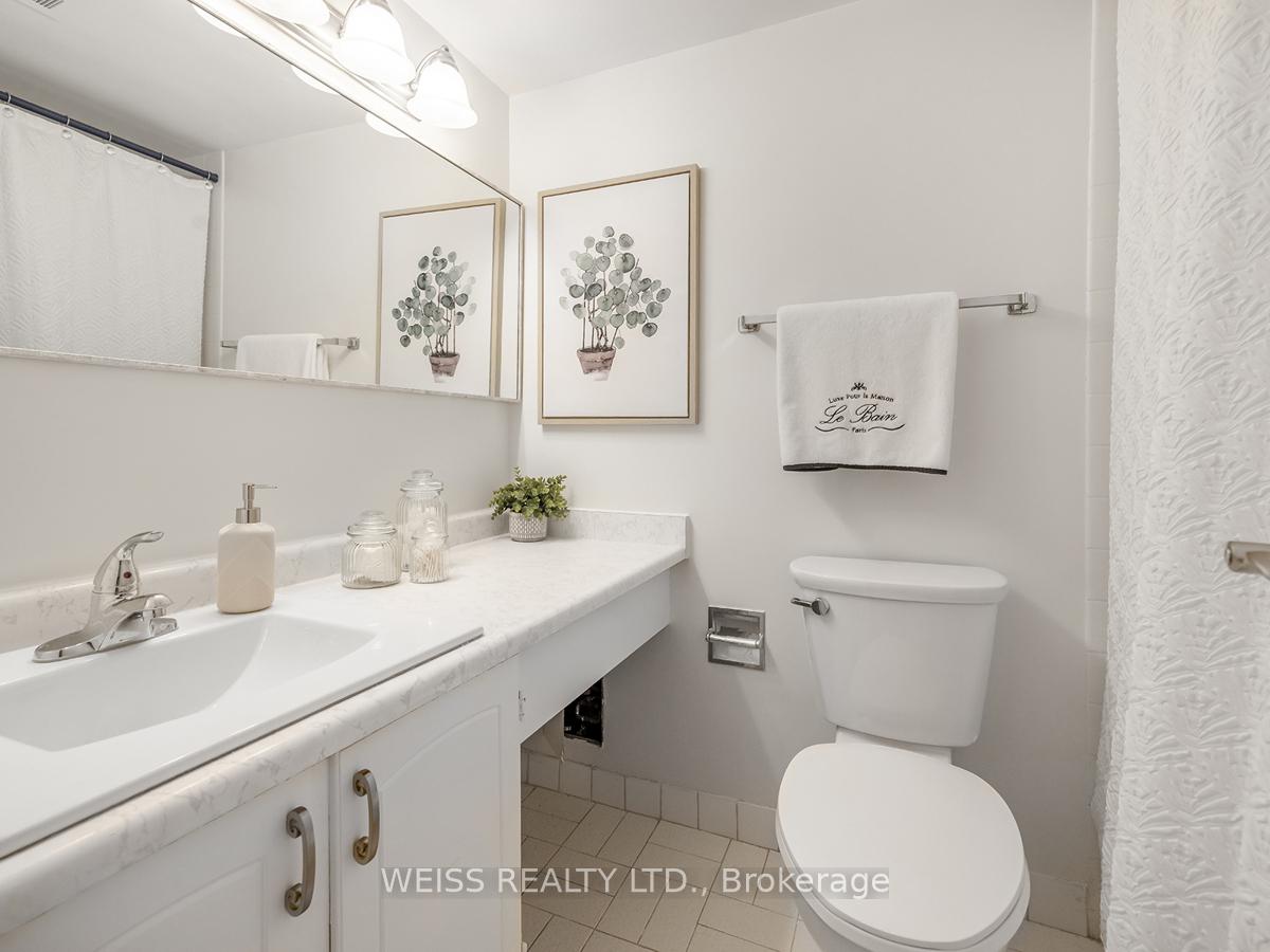 3 Bedrooms Condo at 150 Neptune,  Toronto For sale