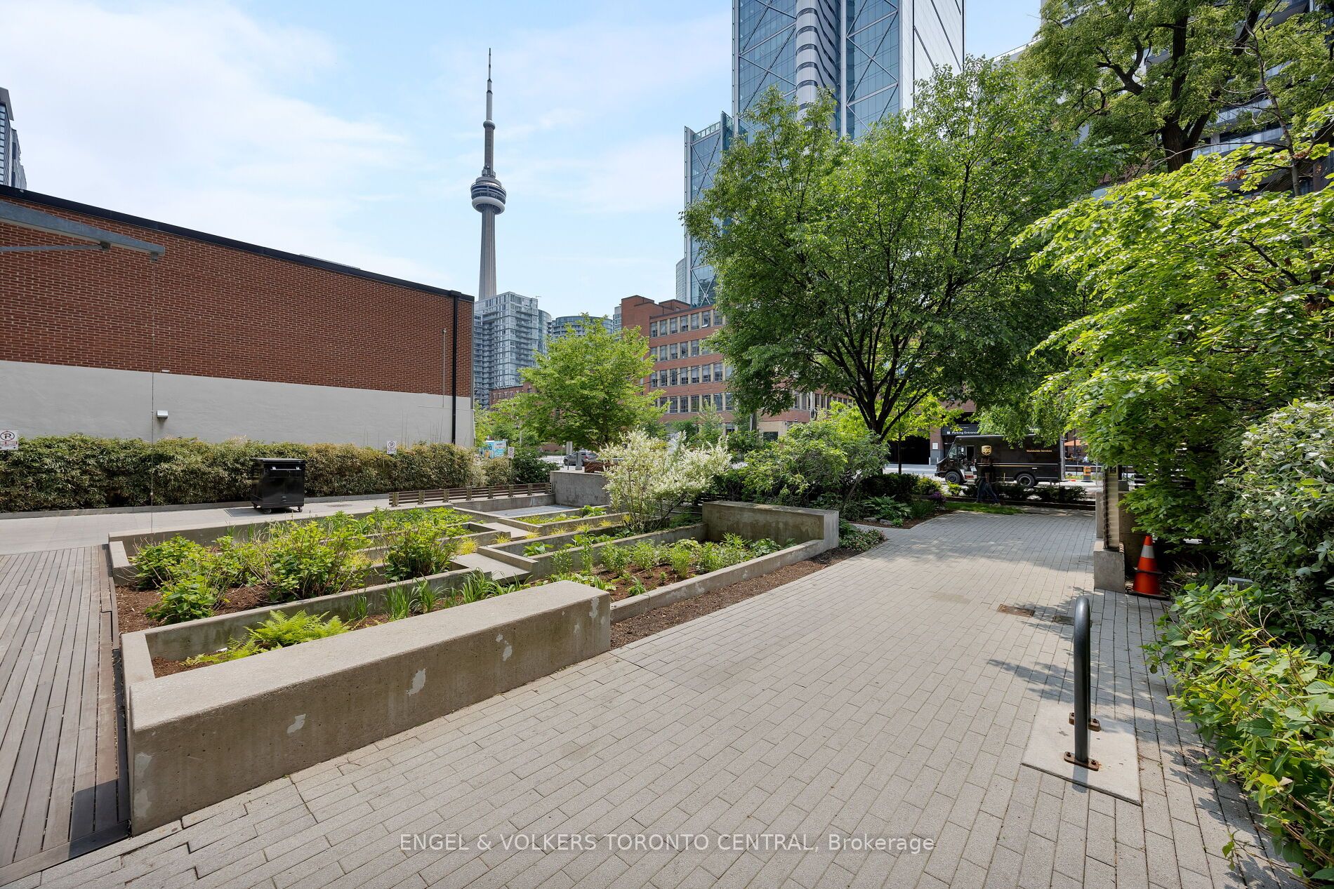 400 Wellington Street W, #1001