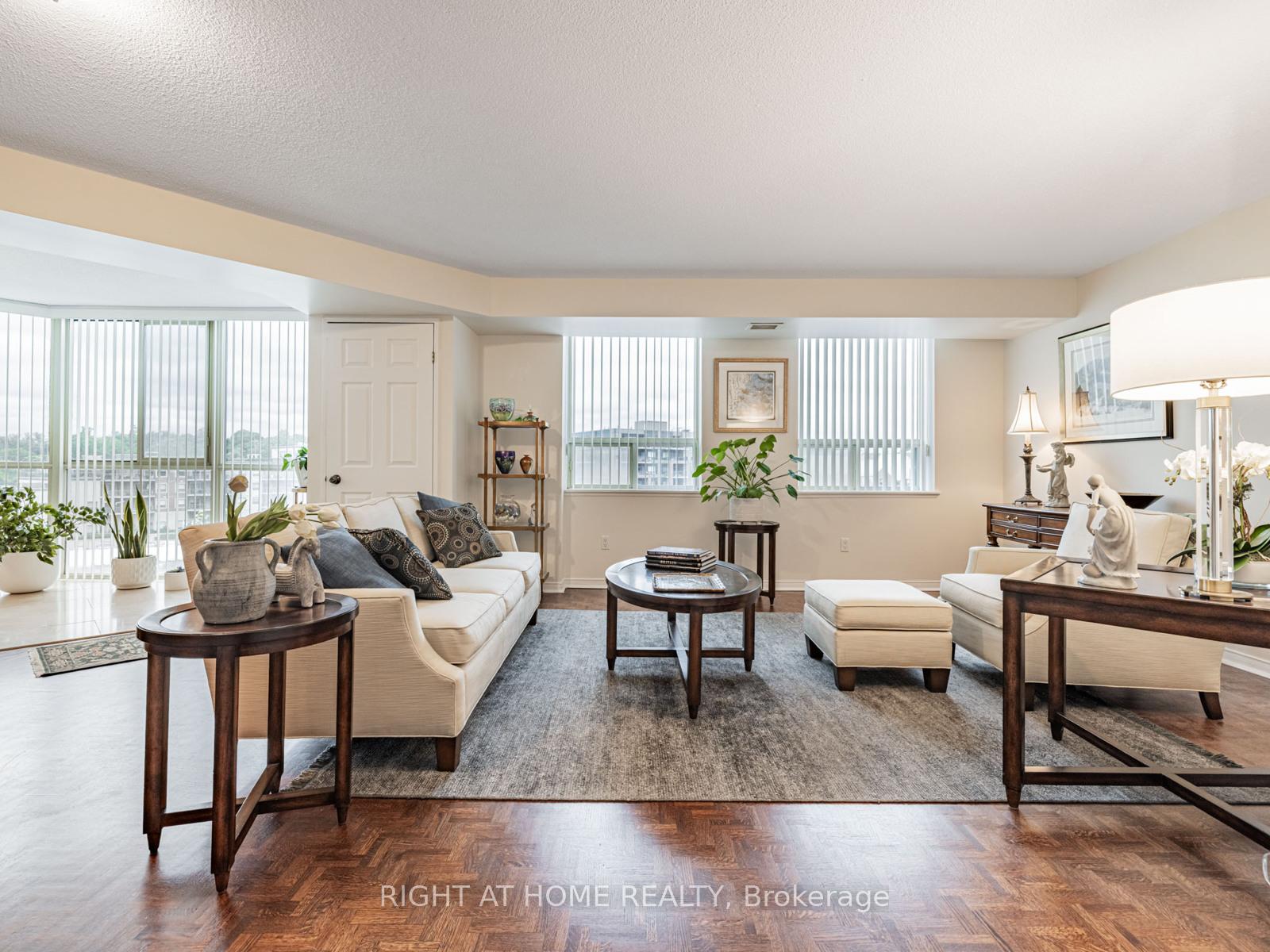 2 Bedrooms Condo at 100 Arbors, Vaughan For sale