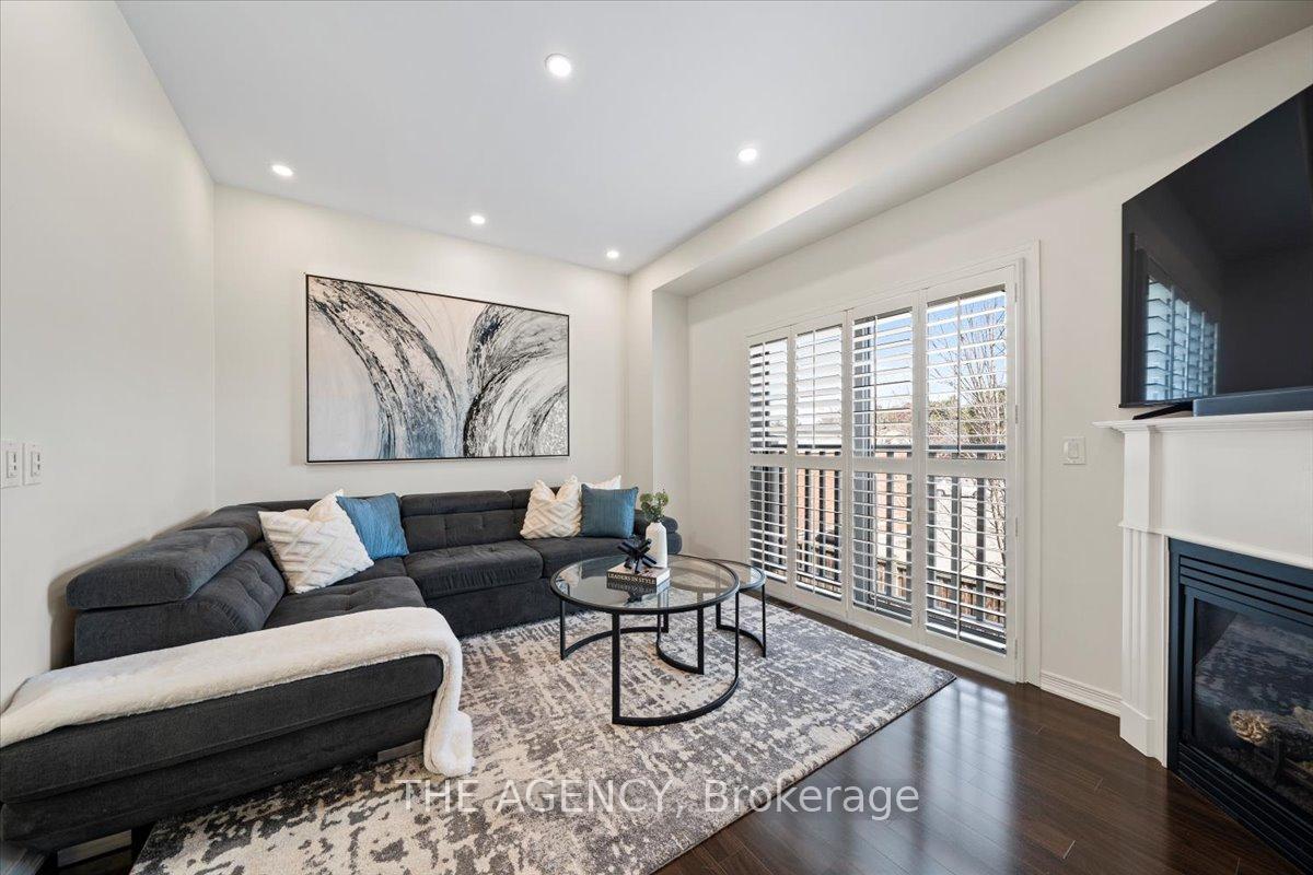 3 Bedrooms Condo at 6625 Falconer, Mississauga For sale