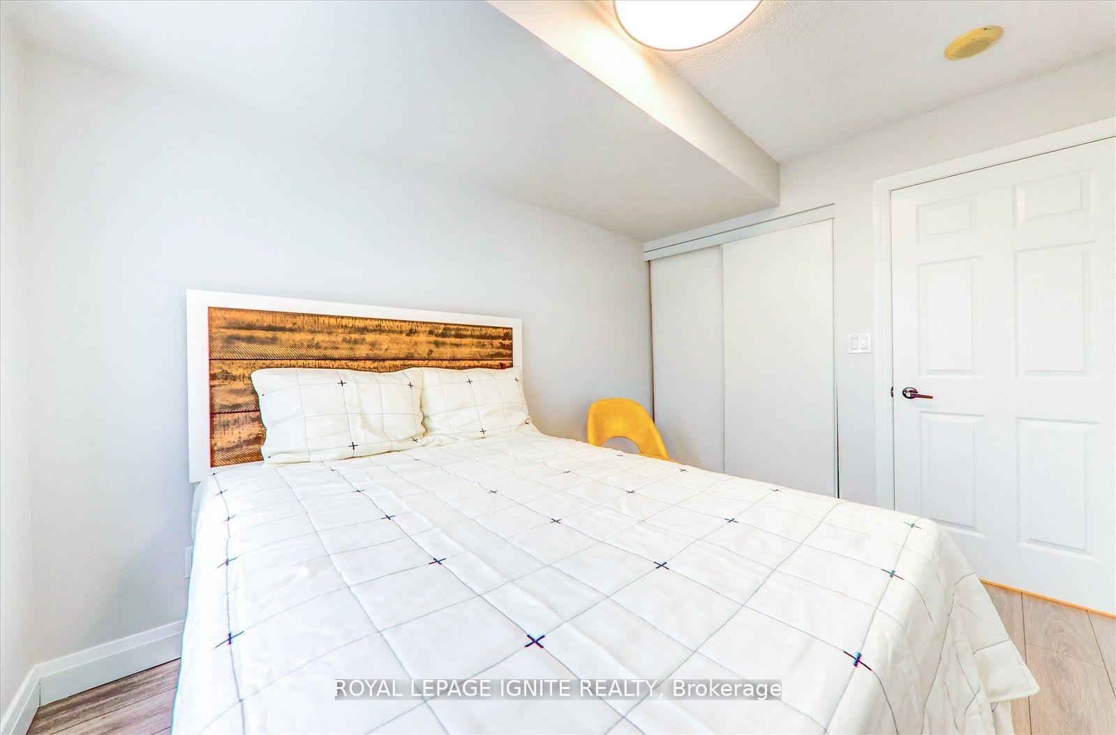 2 Bedrooms Condo at 310 Burnhamthorpe,  Mississauga For sale