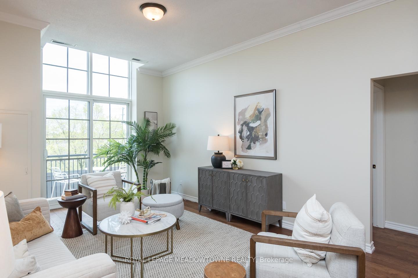 2 Bedrooms Condo at 262 Dundas, Hamilton For sale