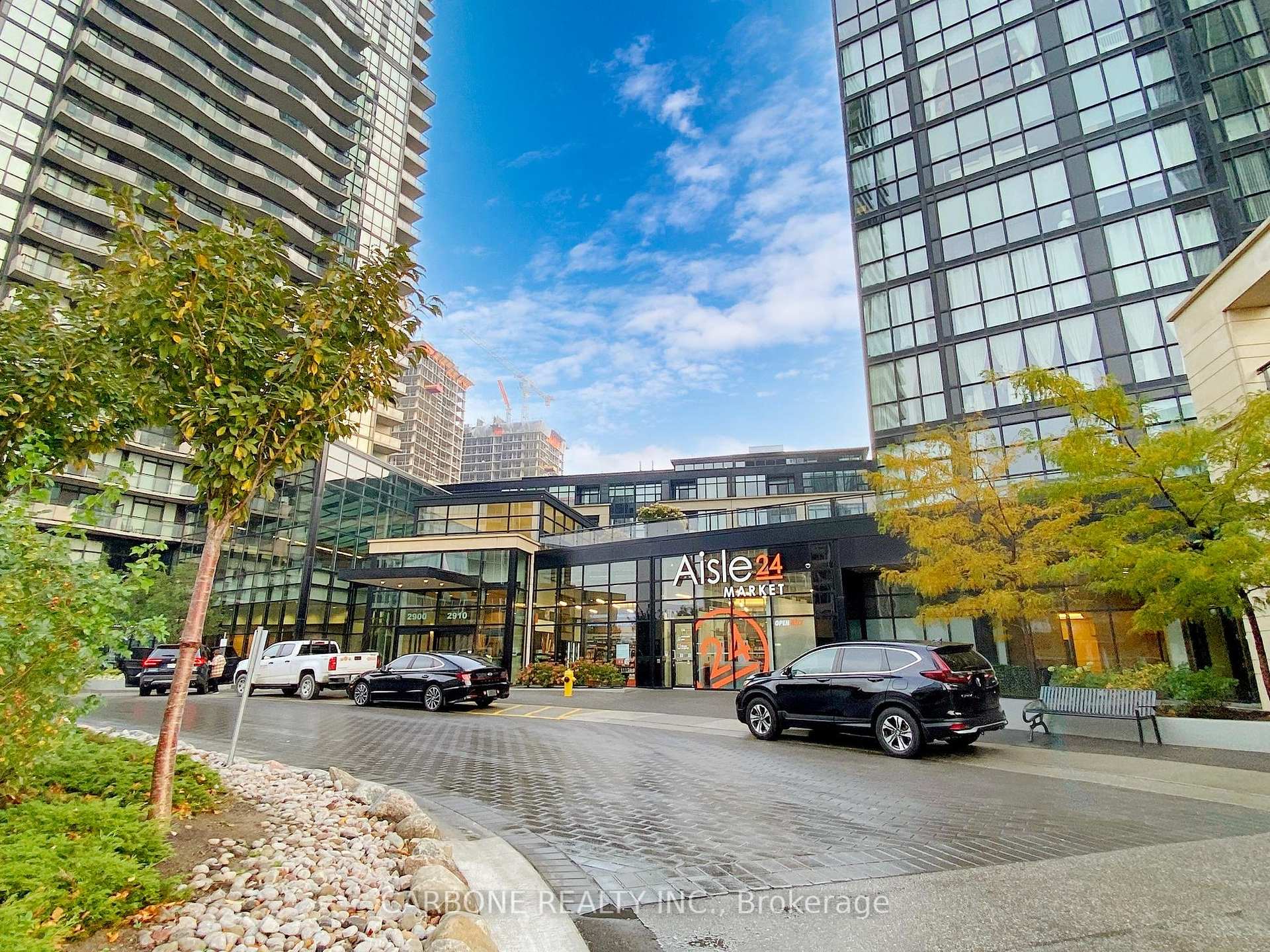 3 Bedrooms Condo at 2900 Hwy 7, Vaughan For sale