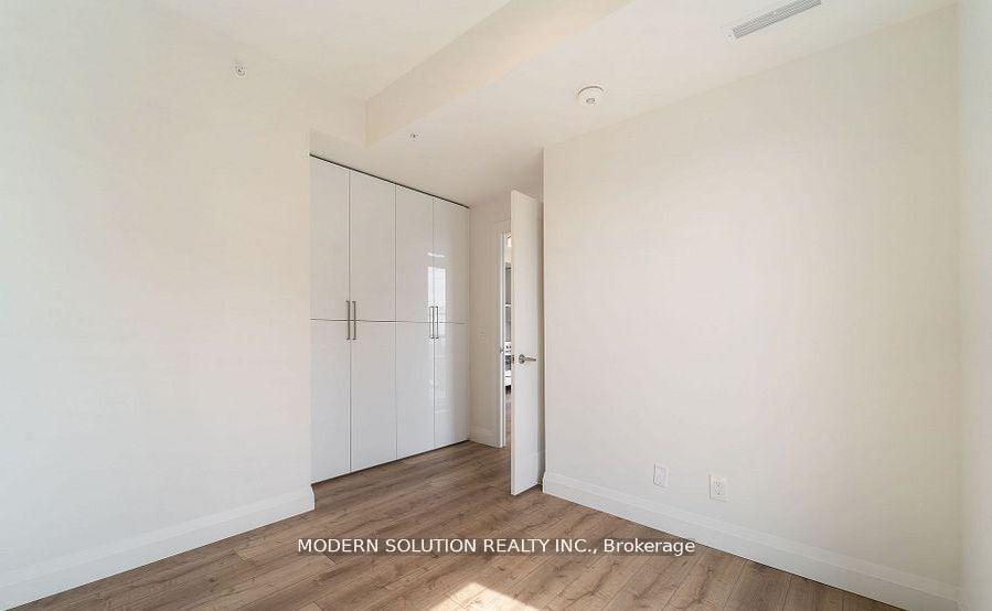 2 Bedrooms Condo at 500 Brock, Burlington For sale