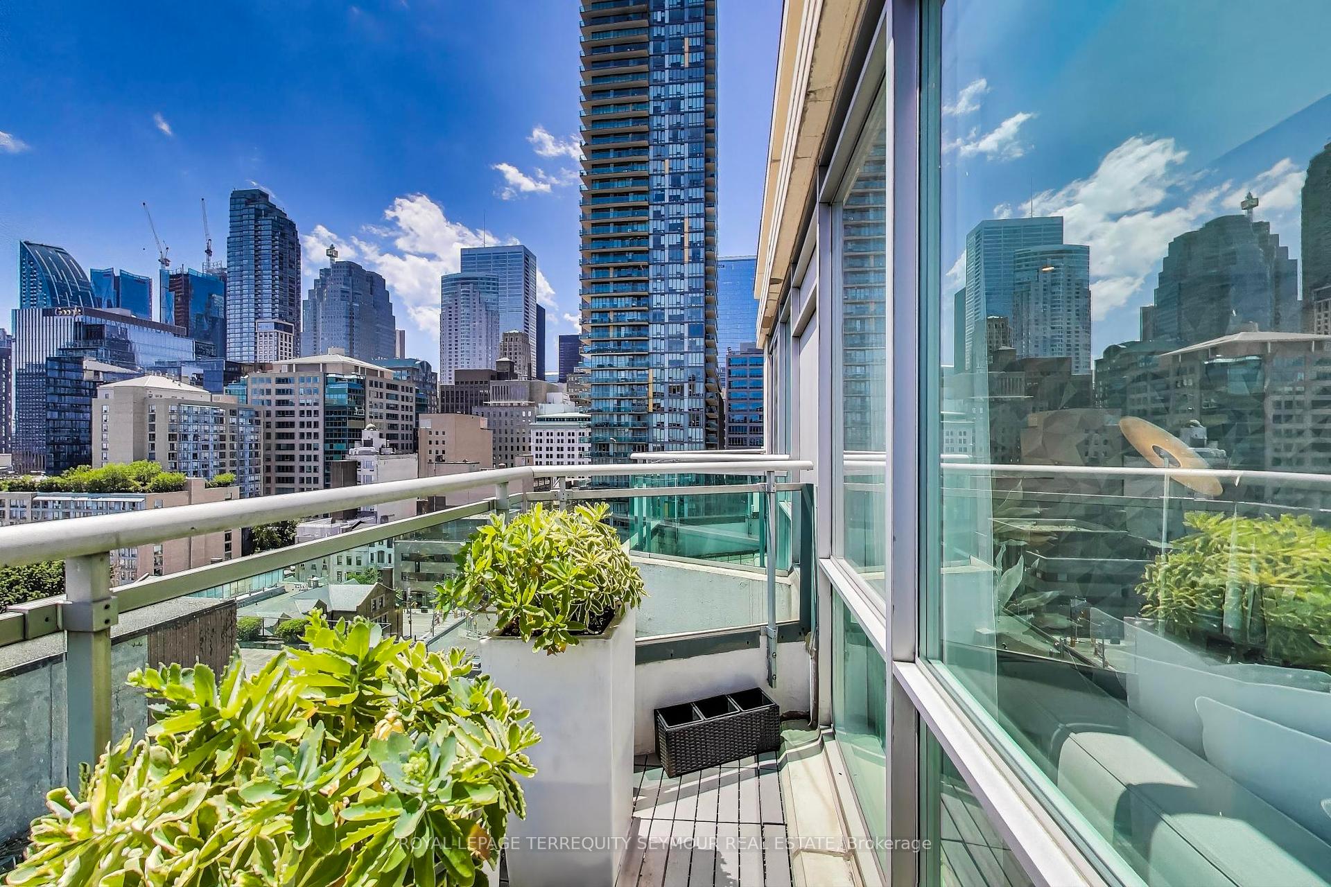 3 Bedrooms Condo at 77 Lombard, Toronto For sale