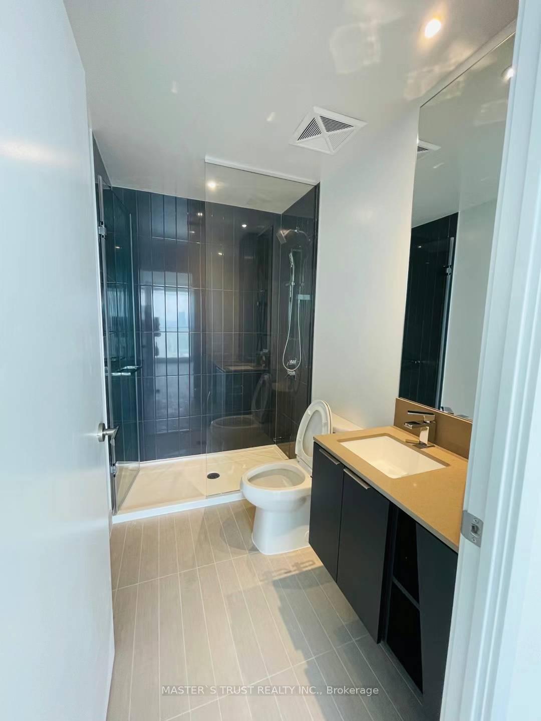 3 Bedrooms Condo at 3900 Confederation, Mississauga For sale
