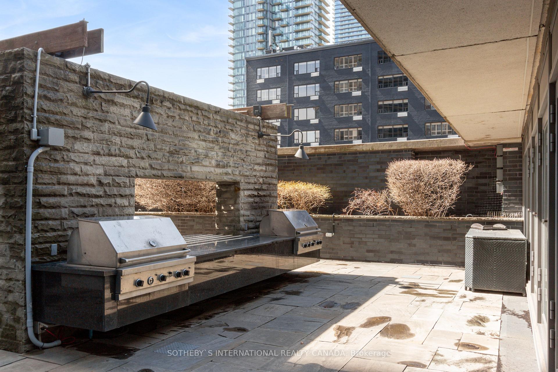 2 Bedrooms Condo at 33 Charles,  Toronto For sale