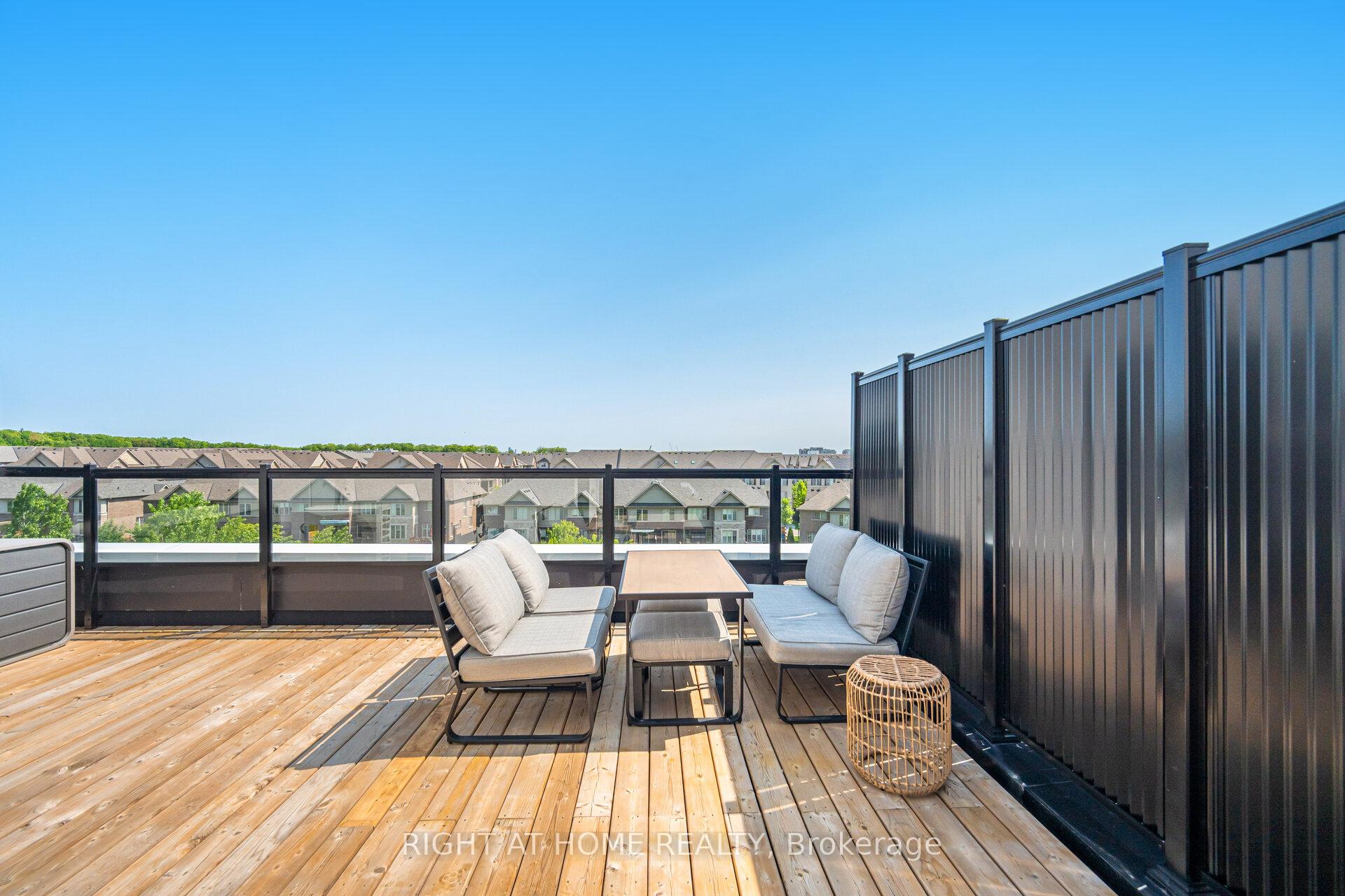 2 Bedrooms Condo at 349 Wheat Boom, Oakville For sale