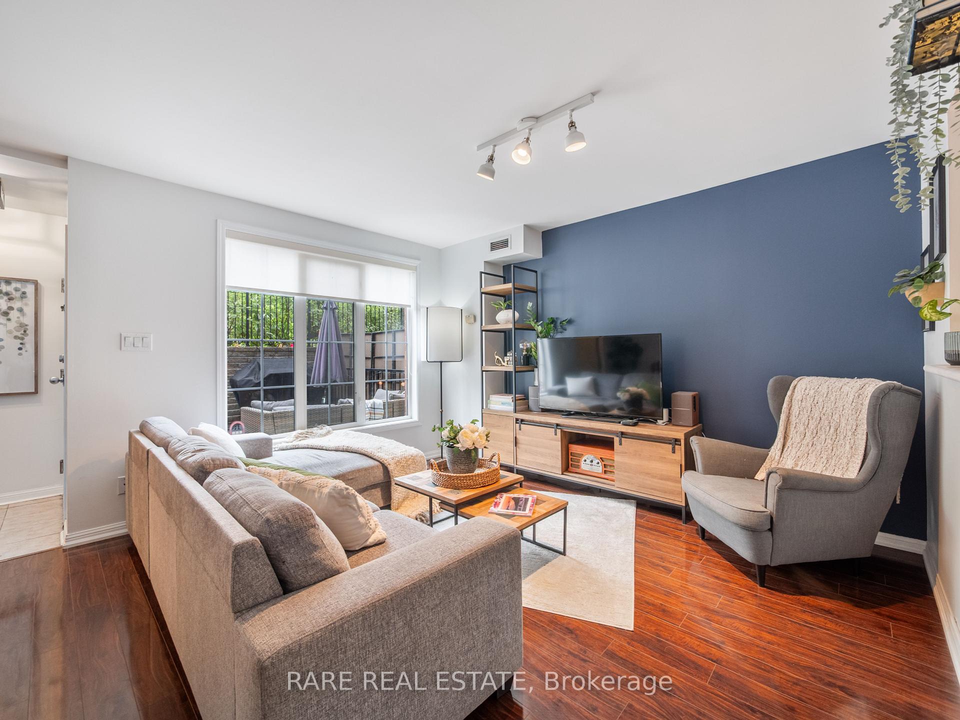 2 Bedrooms Condo at 60 Douro, Toronto For sale