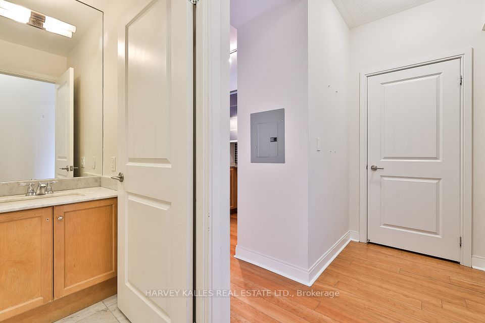 18 Yorkville Avenue 318