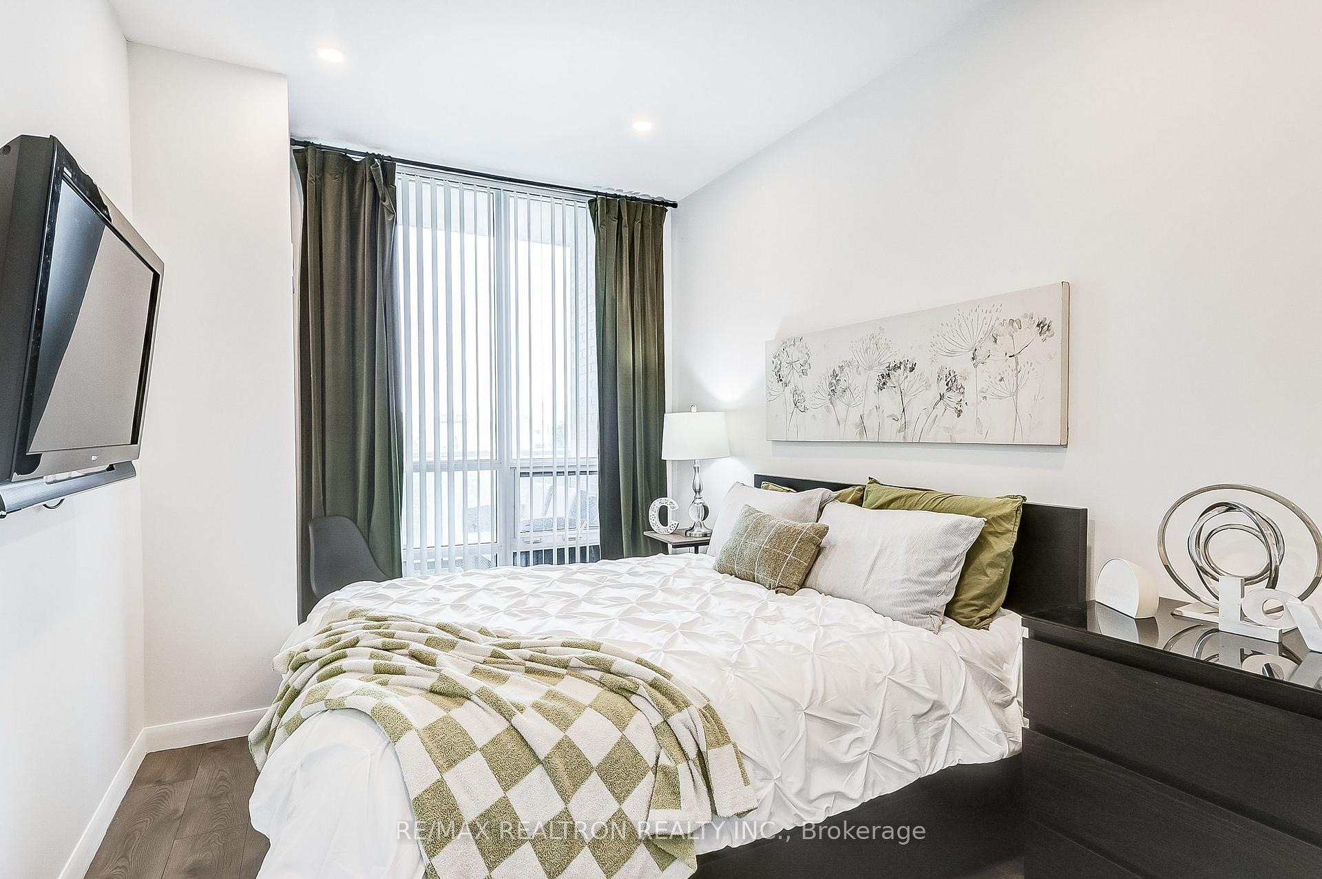 2 Bedrooms Condo at 215 Sherway Gardens, Toronto For sale