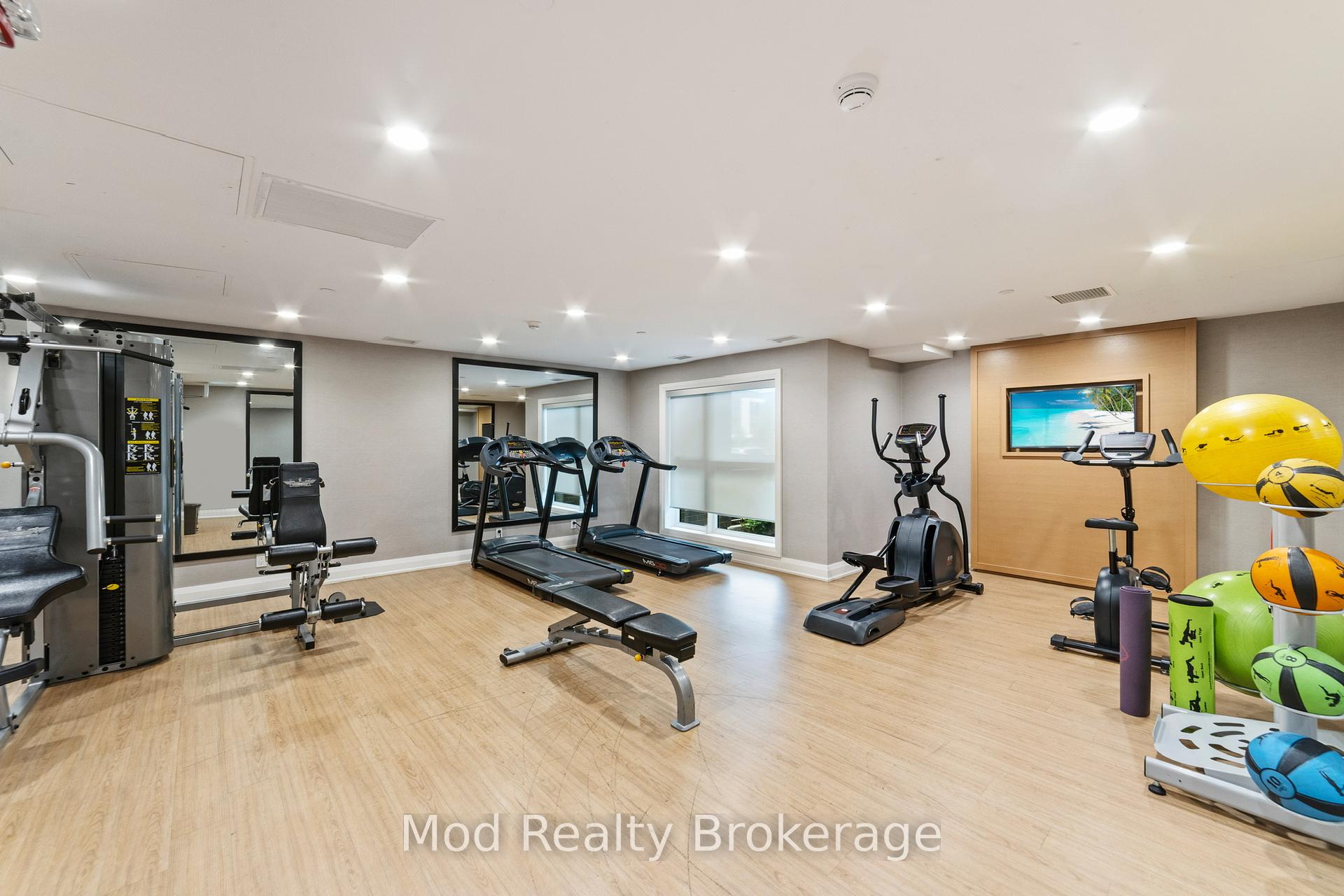 2 Bedrooms Condo at 128 Grovewood, Oakville For sale