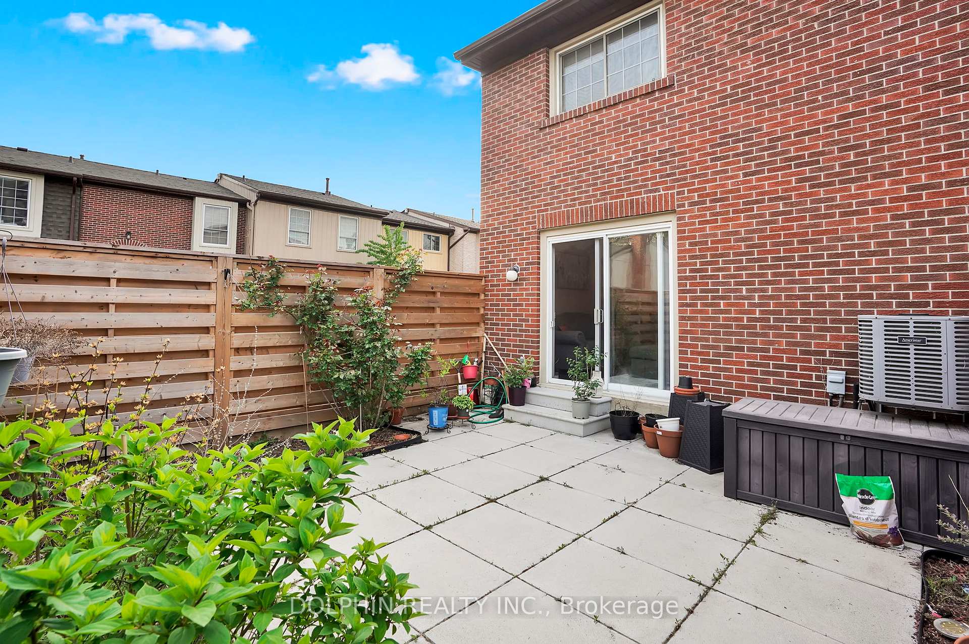 3 Bedrooms Condo at 3033 Glencrest, Burlington For sale