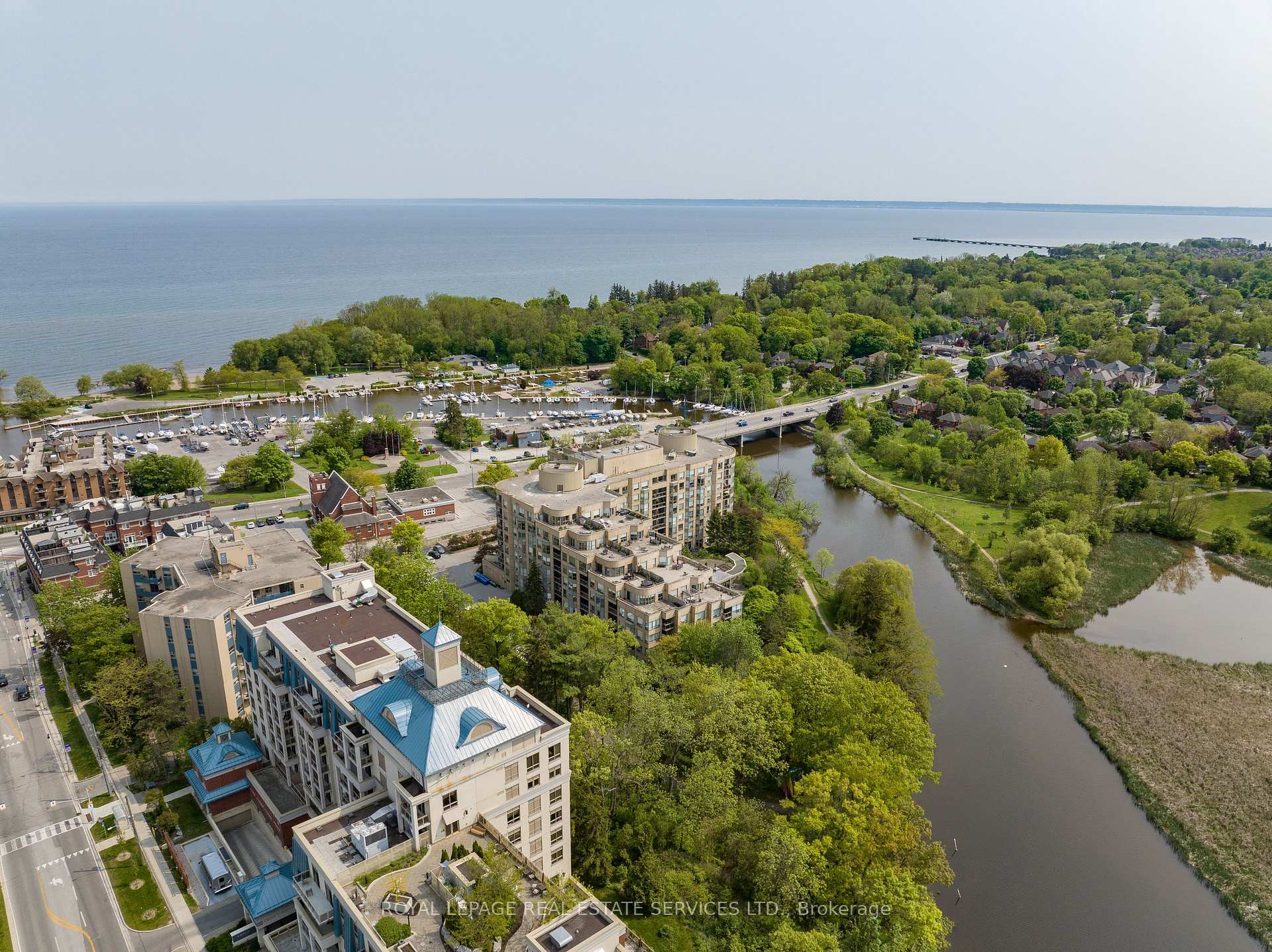 2 Bedrooms Condo at 2511 Lakeshore,  Oakville For sale