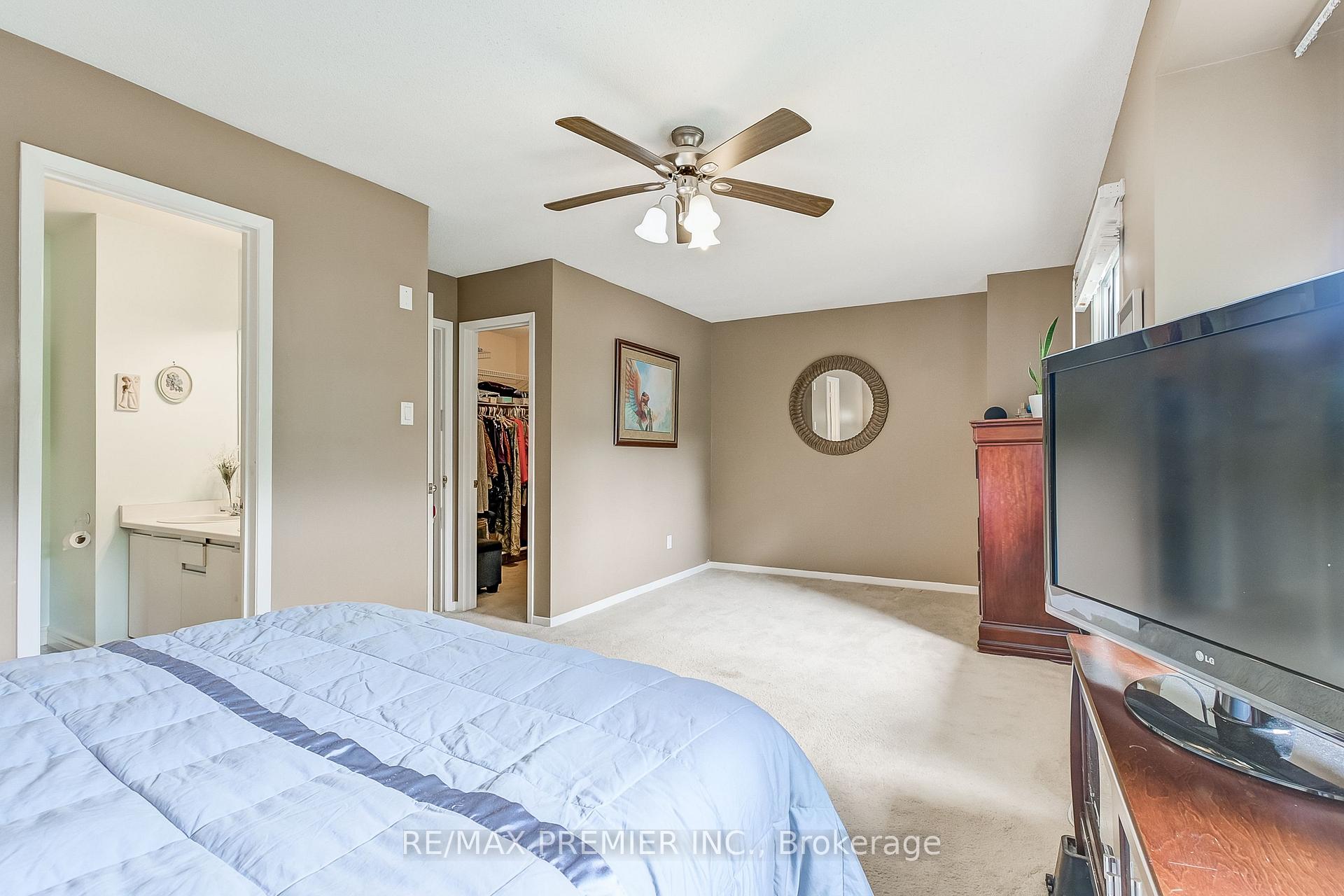 4 Bedrooms Condo at 3600 Colonial, Mississauga For sale