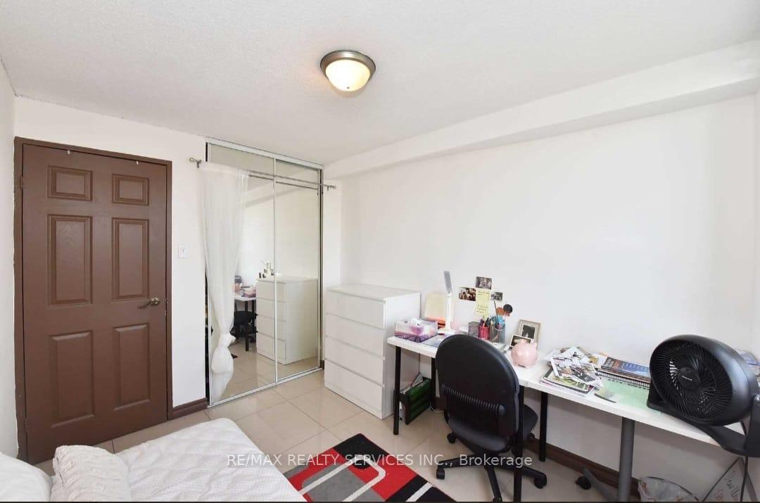 2 Bedrooms Condo at 270 PALMDALE,  Toronto For sale