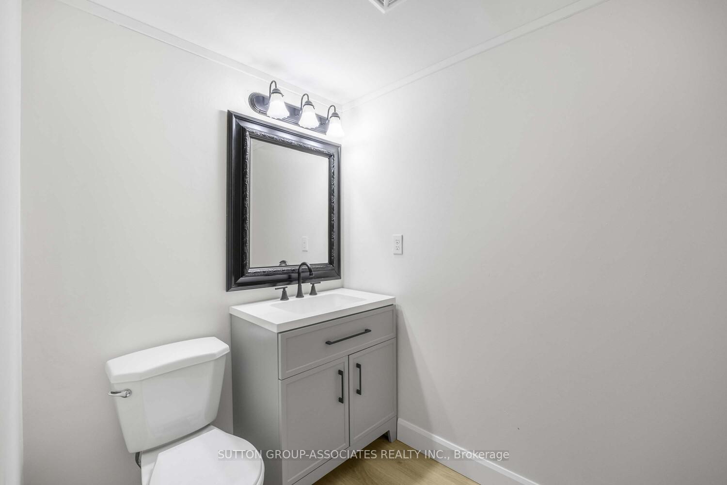 3 Bedrooms Condo at 1300 Marlborough, Oakville For sale