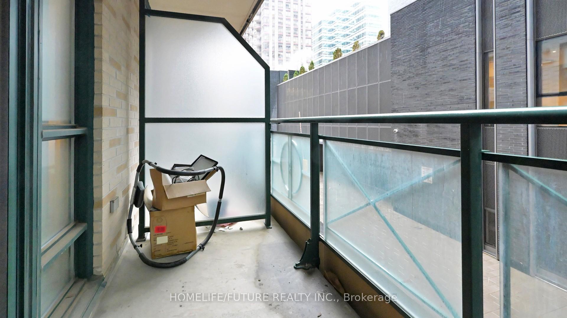 1 Bedroom Condo at 35 Hayden, Toronto For sale