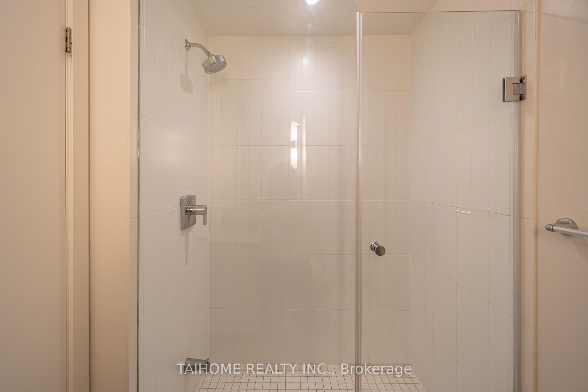 2 Bedrooms Condo at 955 Bay, Toronto For sale