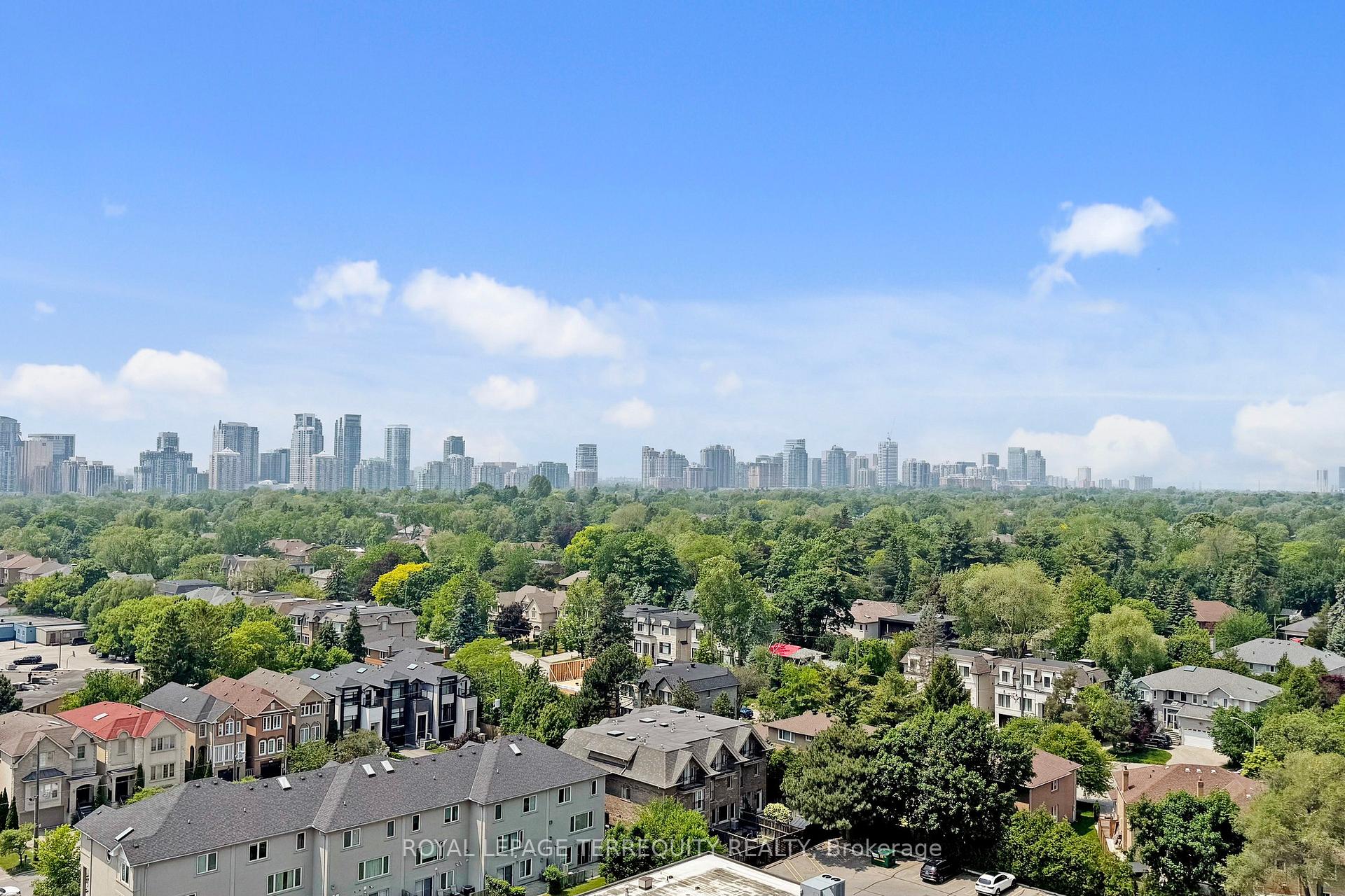 3 Bedrooms Condo at 2 Clairtrell, Toronto For sale