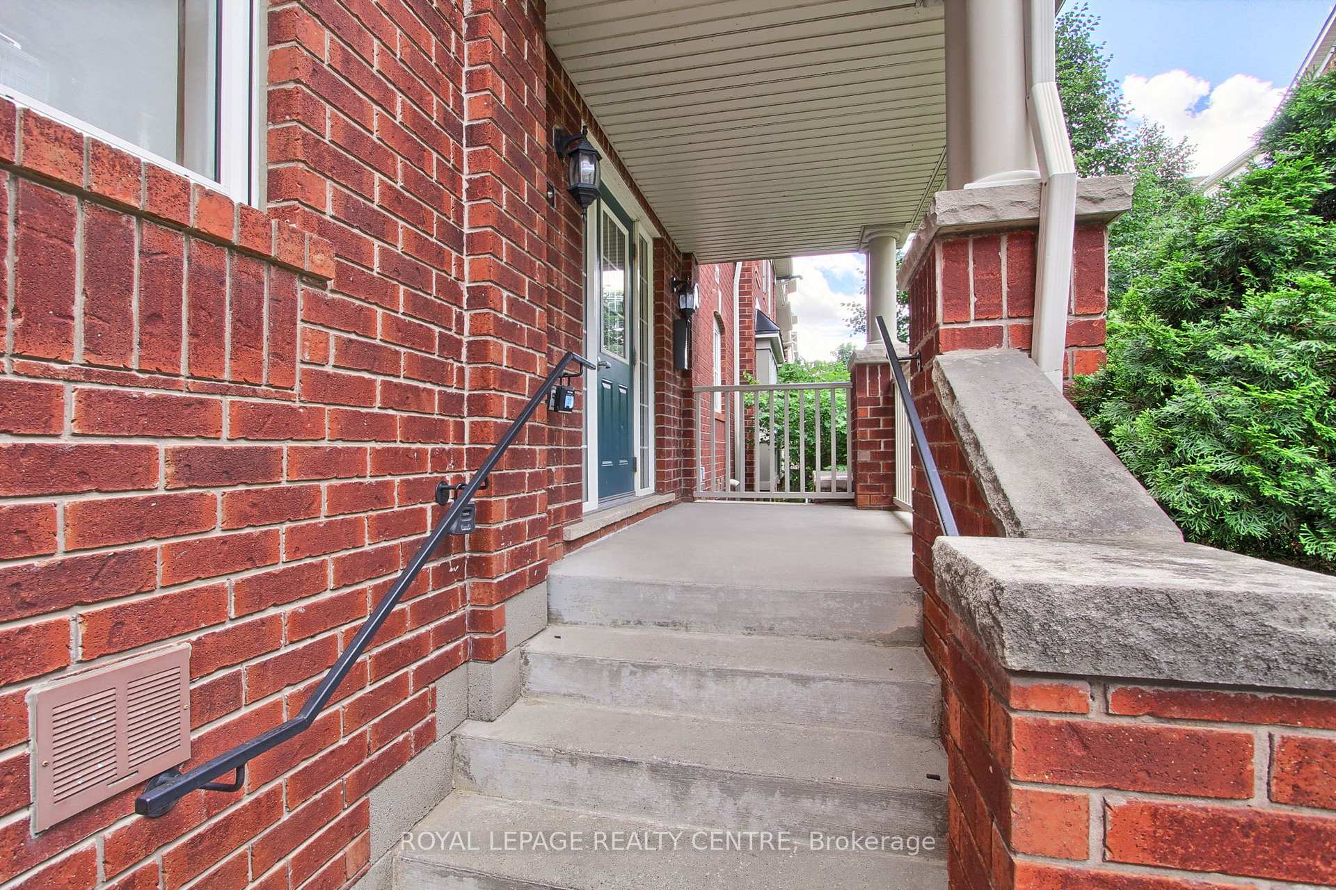 3 Bedrooms Condo at 750 Neighbourhood,  Mississauga For sale