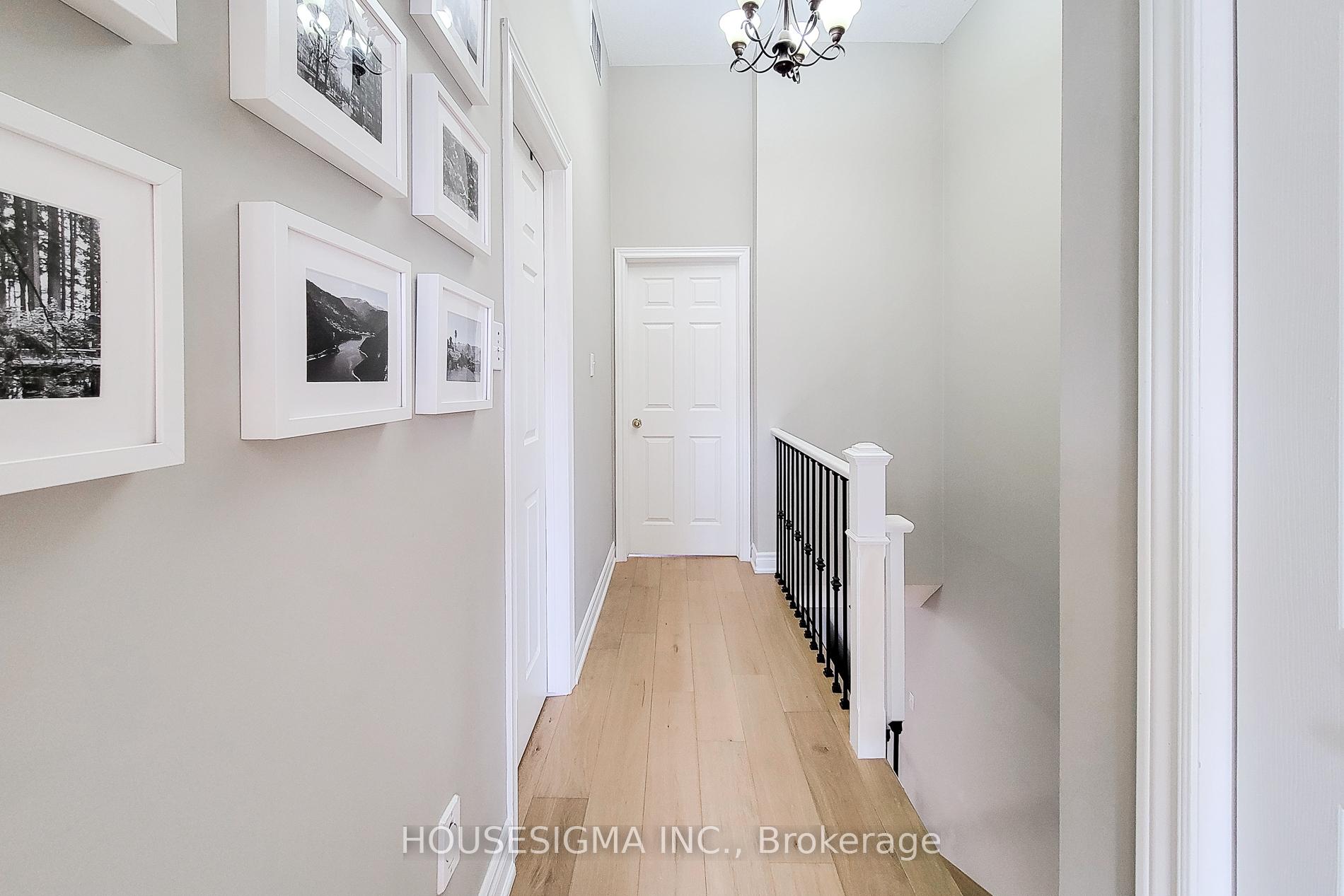2 Bedrooms Condo at 3480 Upper Middle, Burlington For sale
