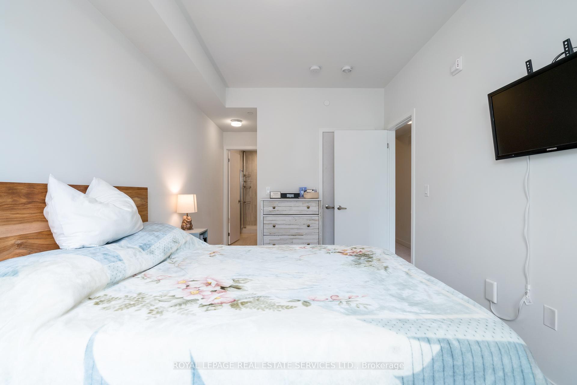2 Bedrooms Condo at 3415 RIDGEWAY, Mississauga For sale