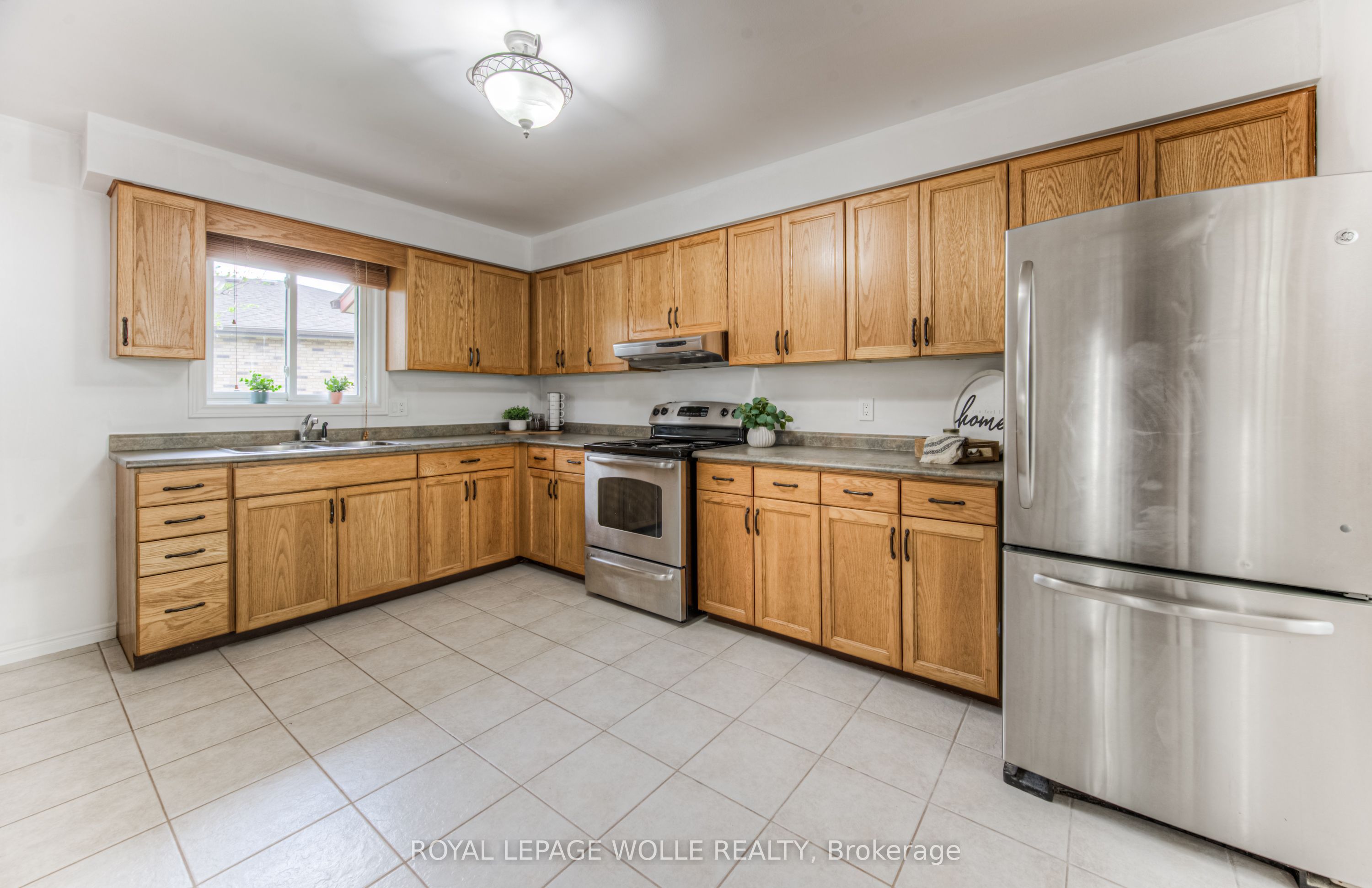 171 Mayberry Court, Waterloo, ON N2K 3K2