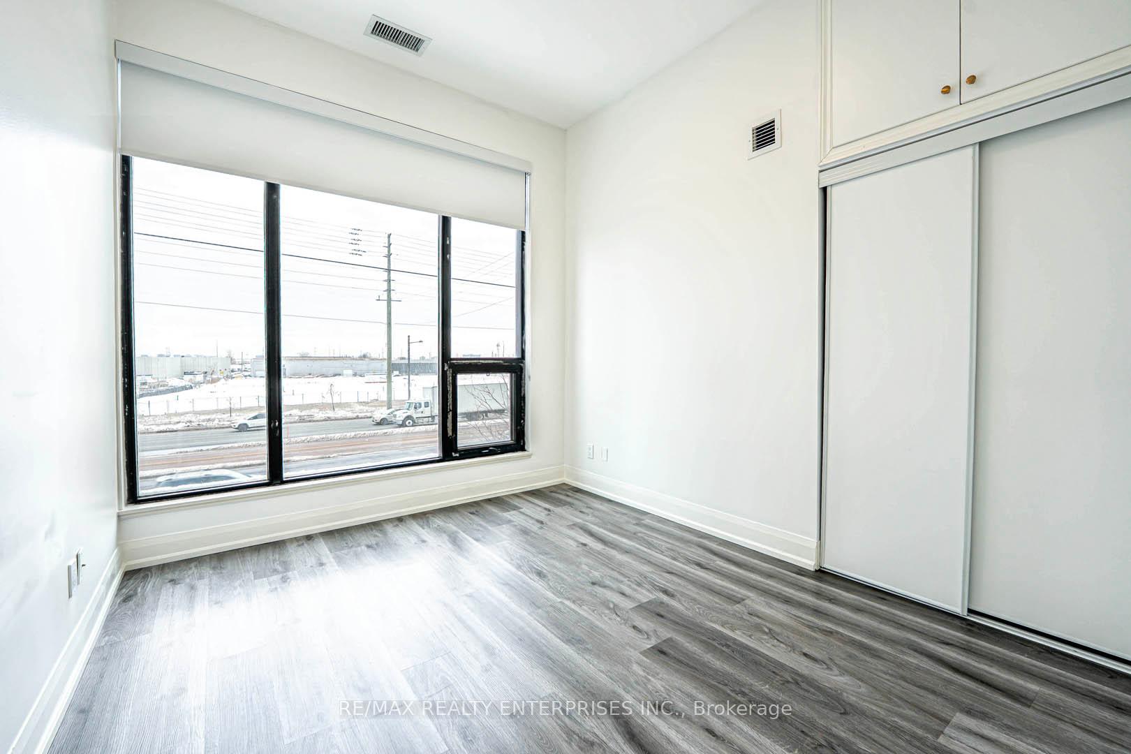 2 Bedrooms Condo at 2900 Highway 7, Vaughan For sale