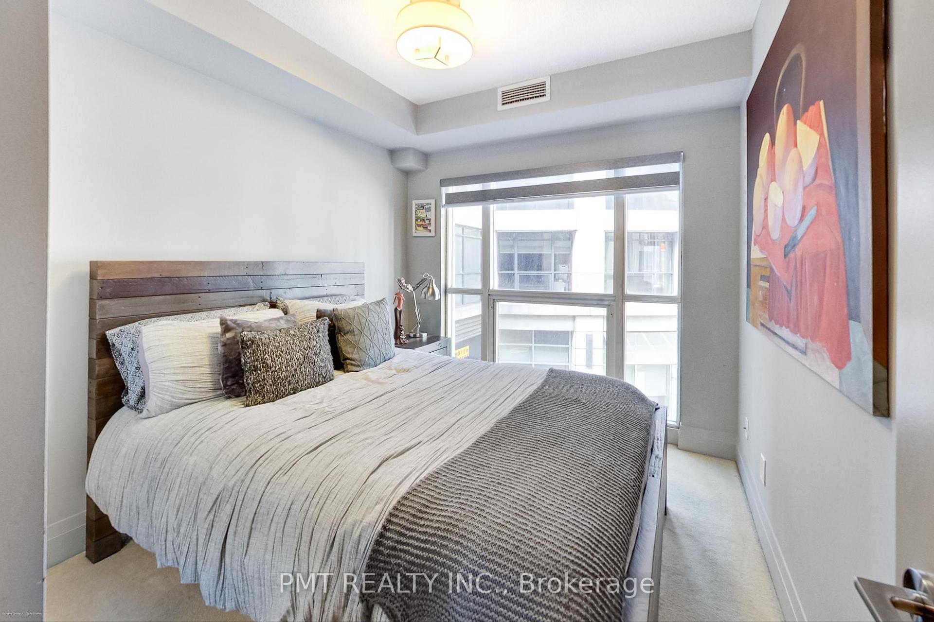 4 Bedrooms Condo at 14 Granby, Toronto For sale