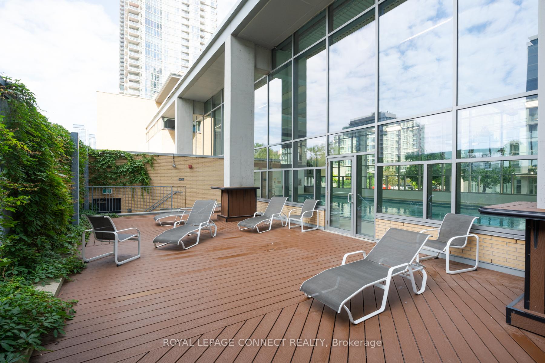 3 Bedrooms Condo at 5 Mariner, Toronto For sale