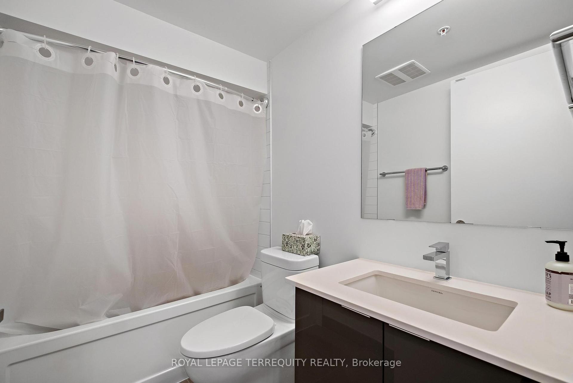 3 Bedrooms Condo at 38 Howard Park,  Toronto For sale