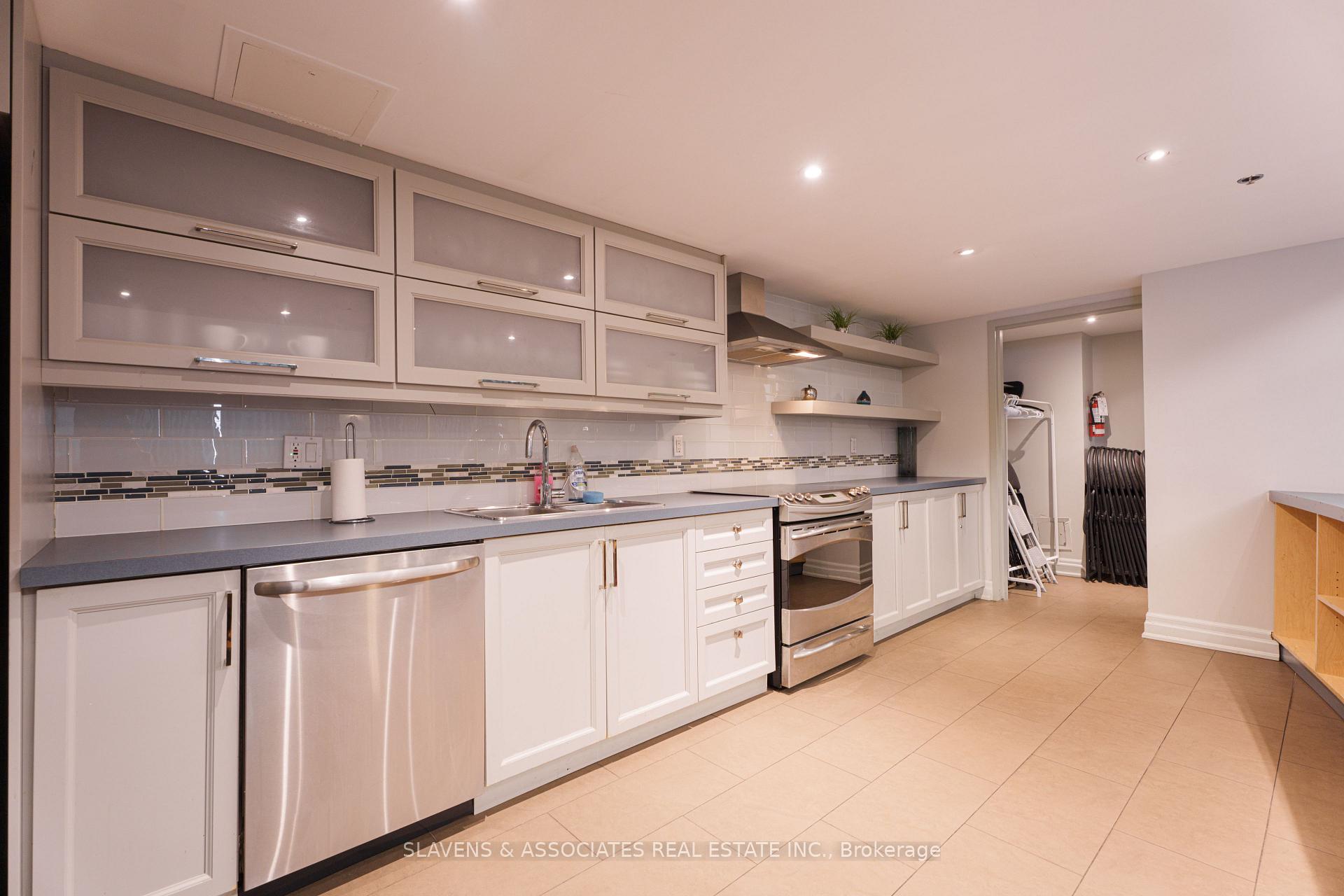 2 Bedrooms Condo at 550 Queens,  Toronto For sale