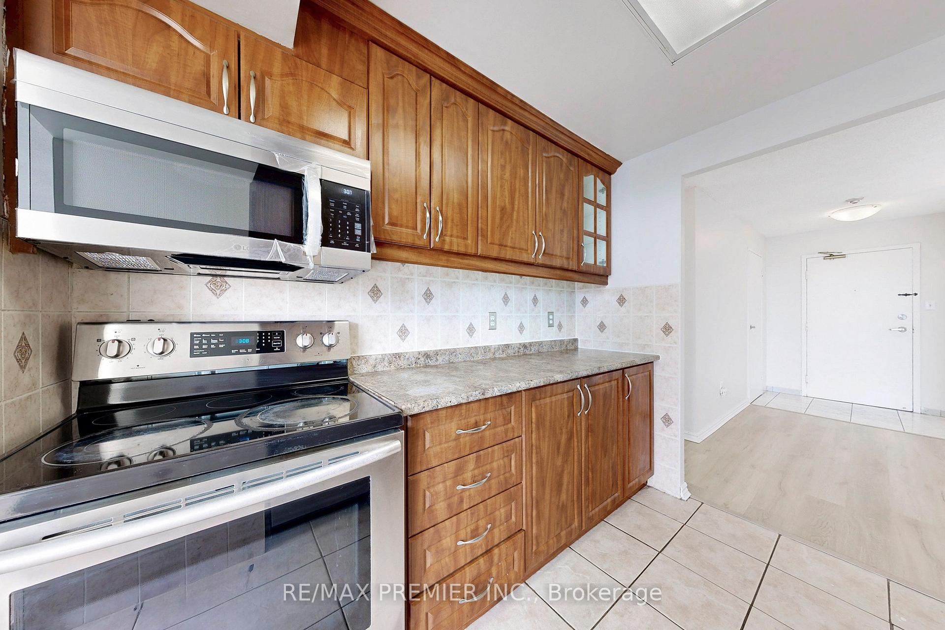 2 Bedrooms Condo at 3 Rowntree, Toronto For sale