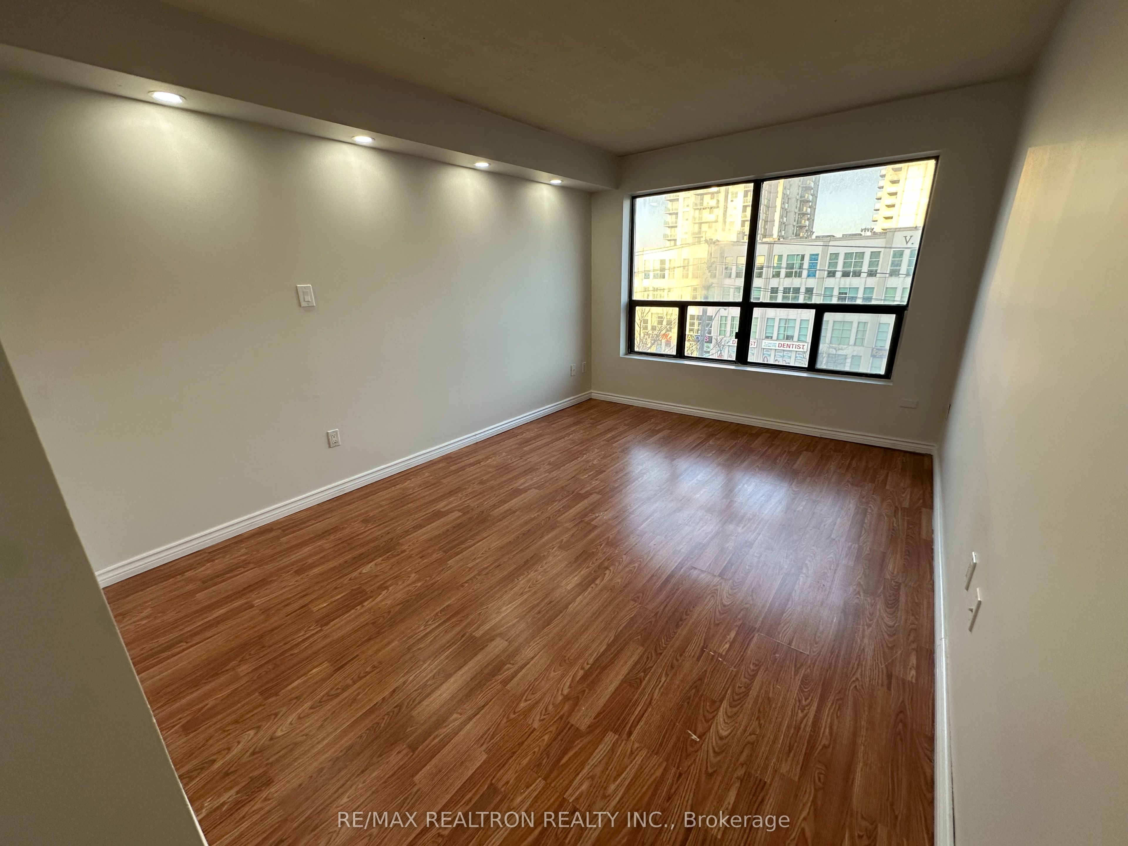 39 Kimbercroft Court, #513