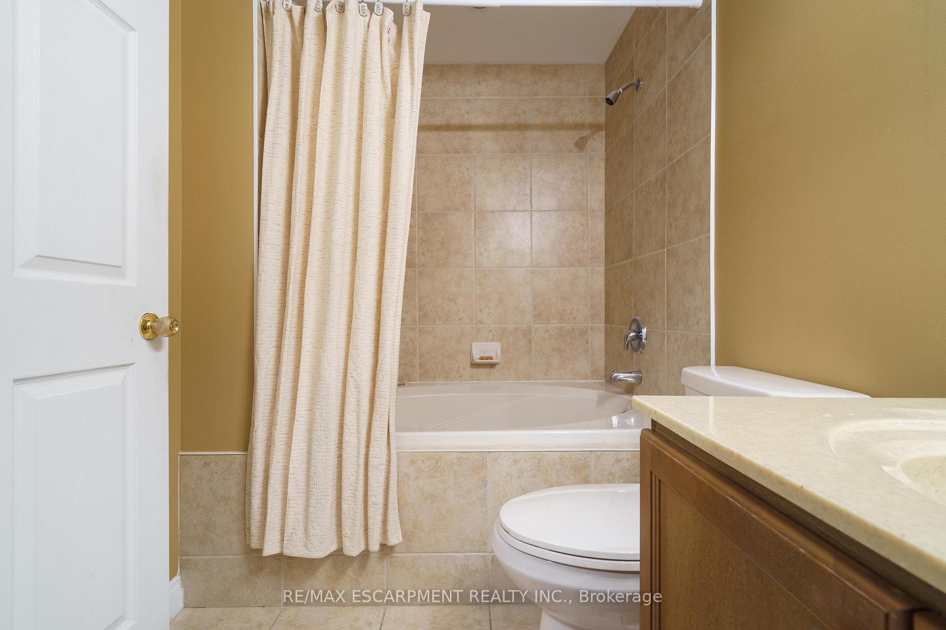 2 Bedrooms Condo at 4000 Creekside, Hamilton For sale