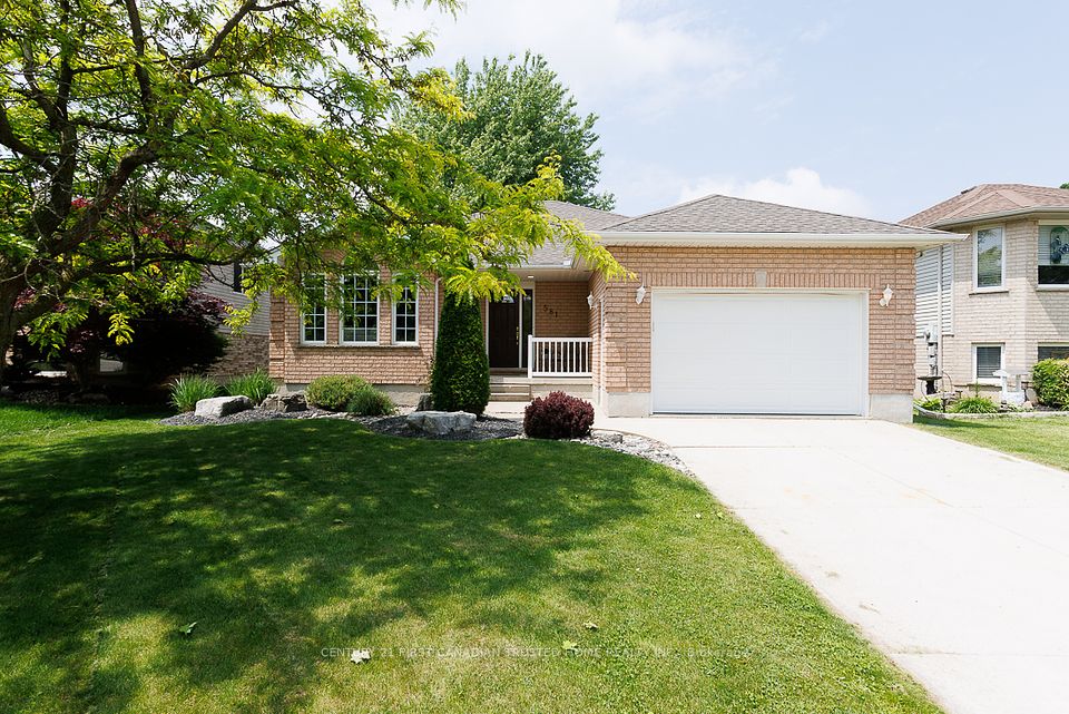 581 Harris Circle, Strathroy-Caradoc, ON N7G 4H2