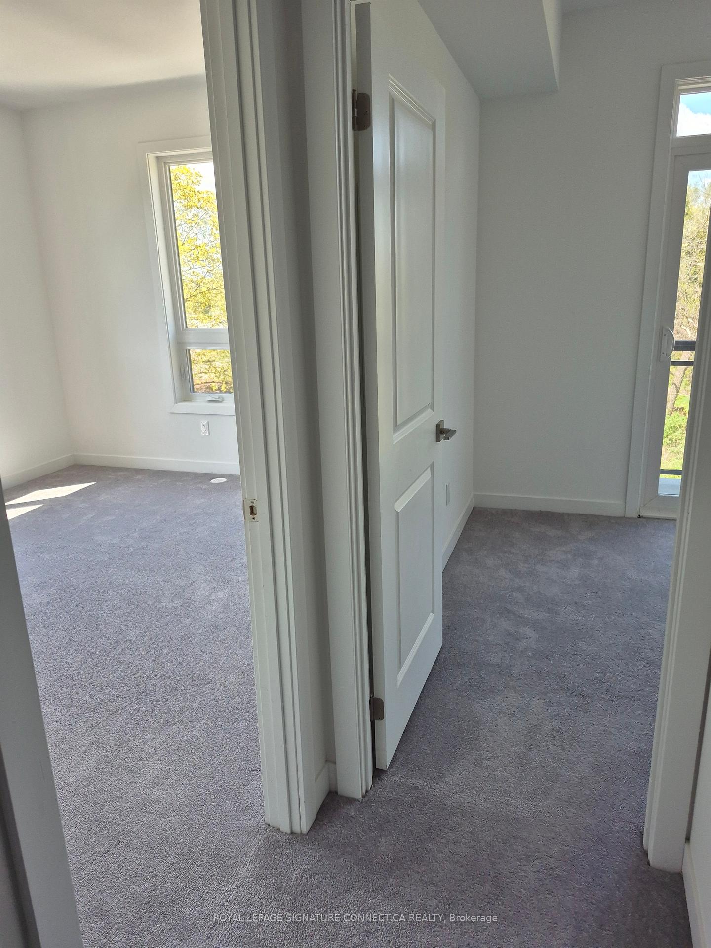 2 Bedrooms Condo at 4045 Hickory, Mississauga For sale