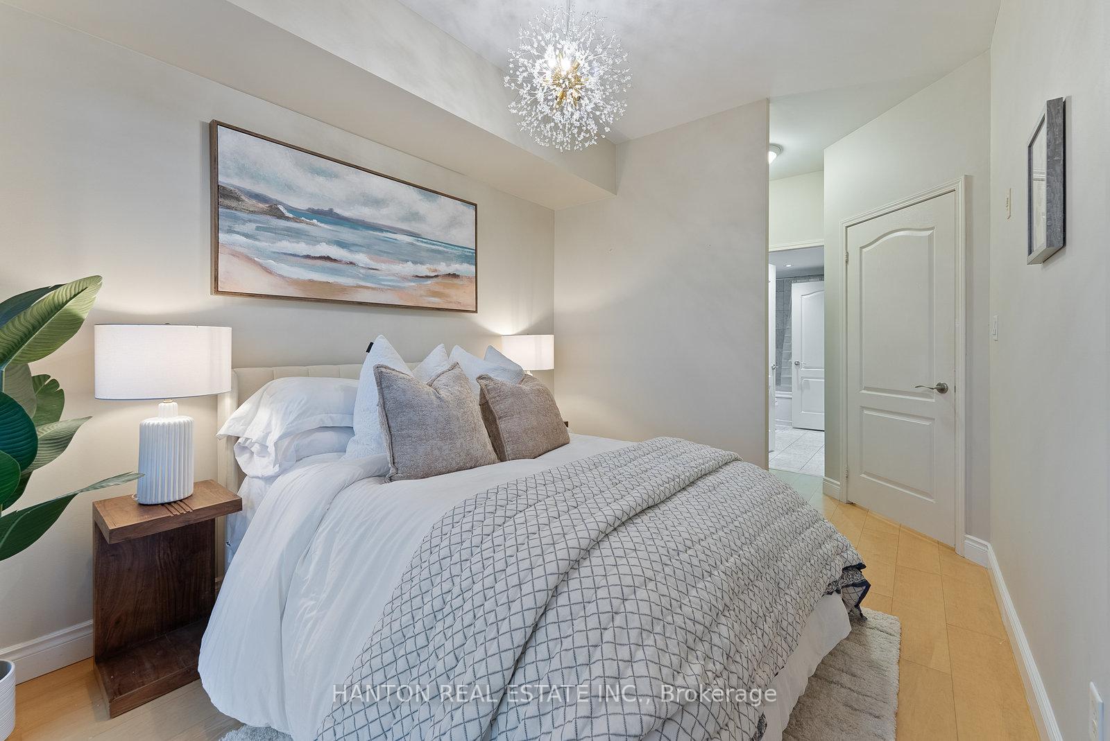 2 Bedrooms Condo at 77 Mcmurrich,  Toronto For sale