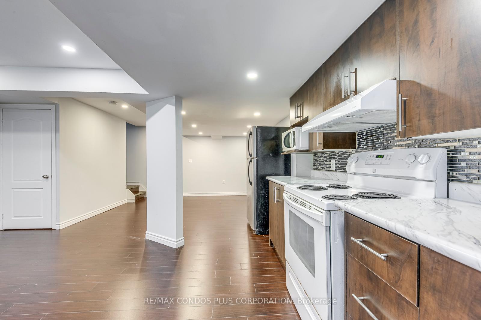 5 Bedrooms Condo at 1015 Galesway, Mississauga For sale