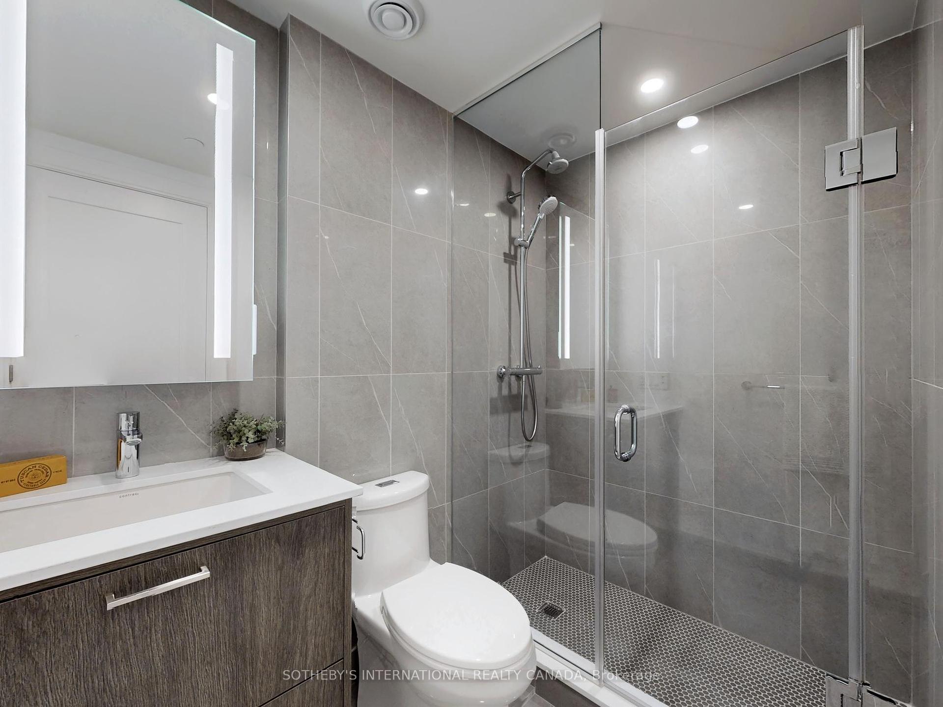 3 Bedrooms Condo at 30 Inn On the Park, Toronto For sale