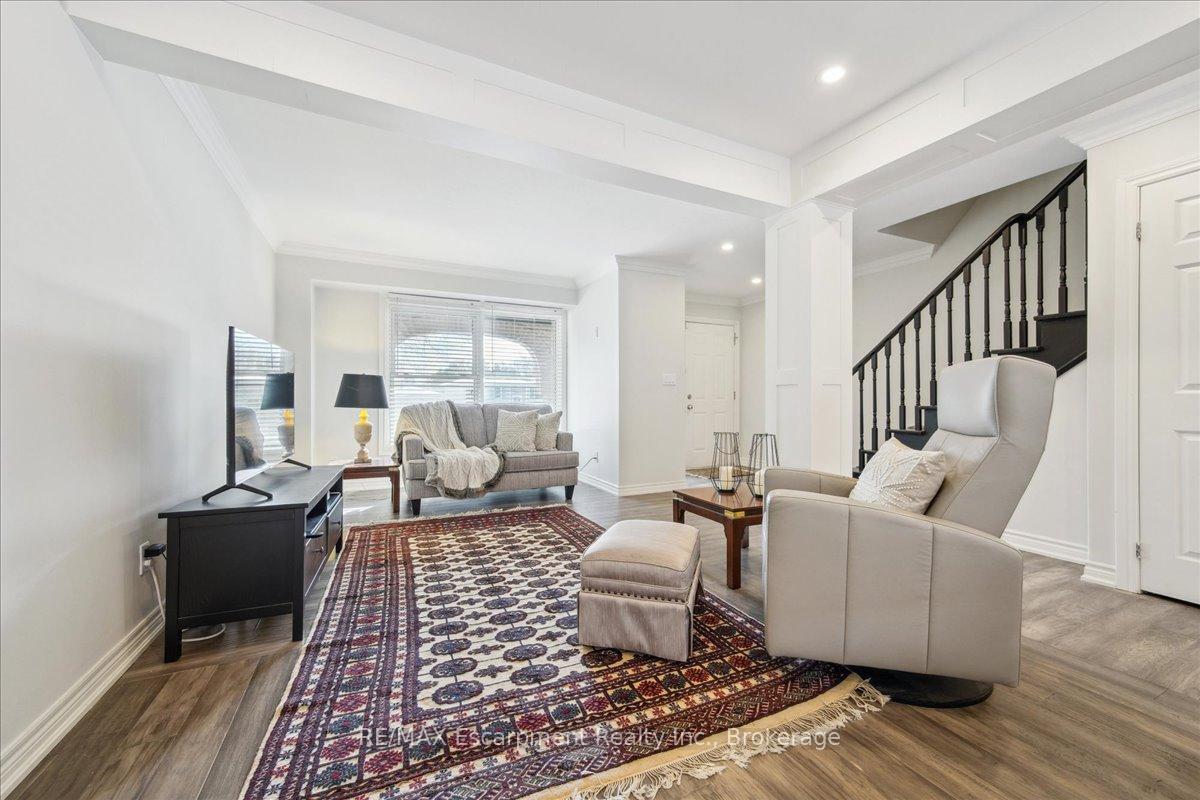 3 Bedrooms Condo at 779 Hyde,  Burlington For sale