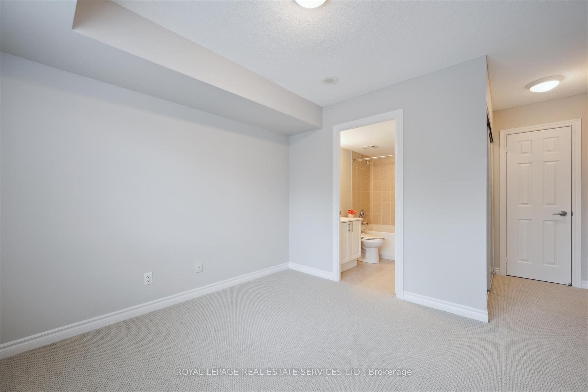 2 Bedrooms Condo at 2325 Central Park, Oakville For sale