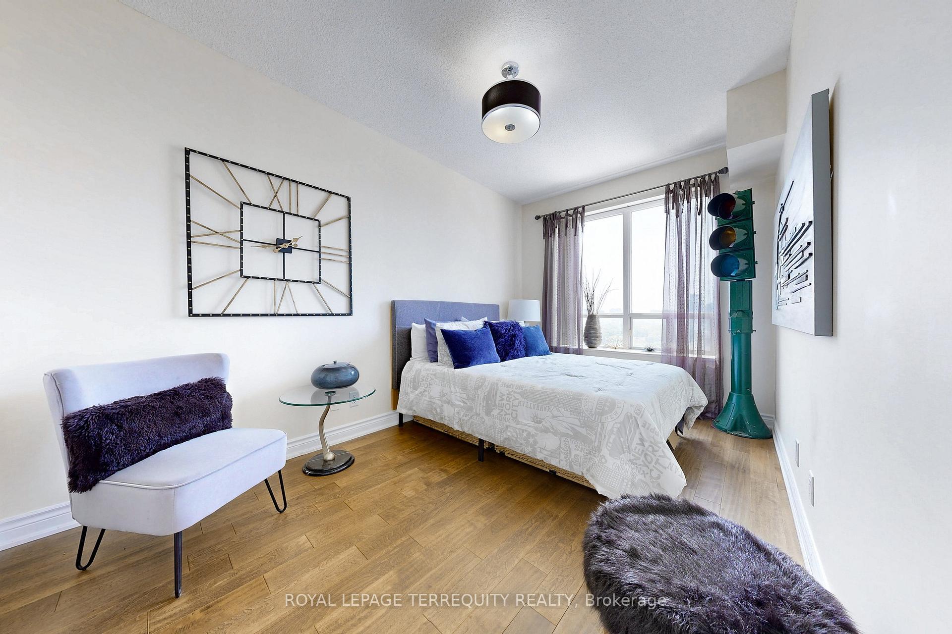 3 Bedrooms Condo at 2 Clairtrell, Toronto For sale
