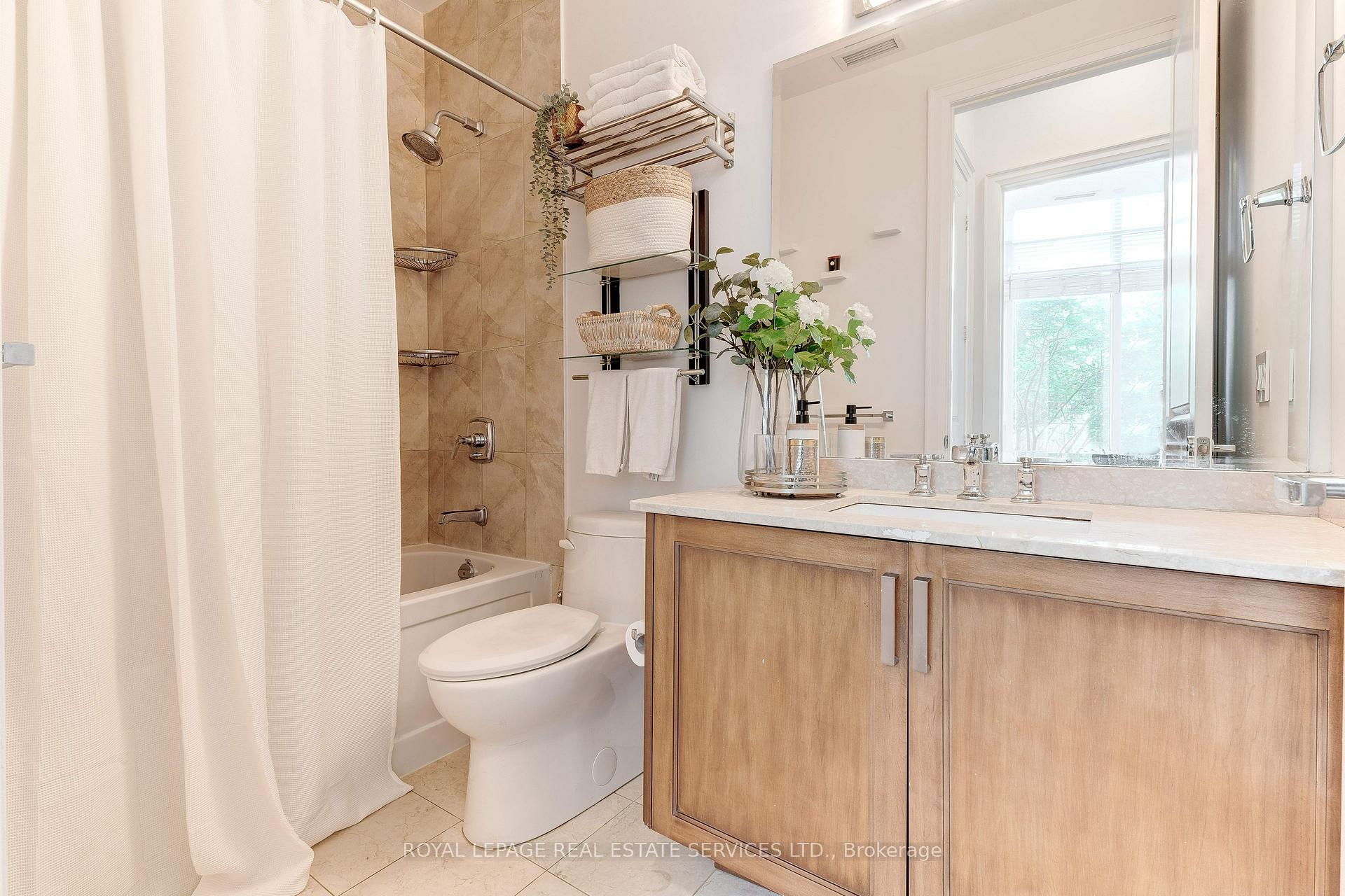 1 Bedroom Condo at 11 Bronte, Oakville For sale