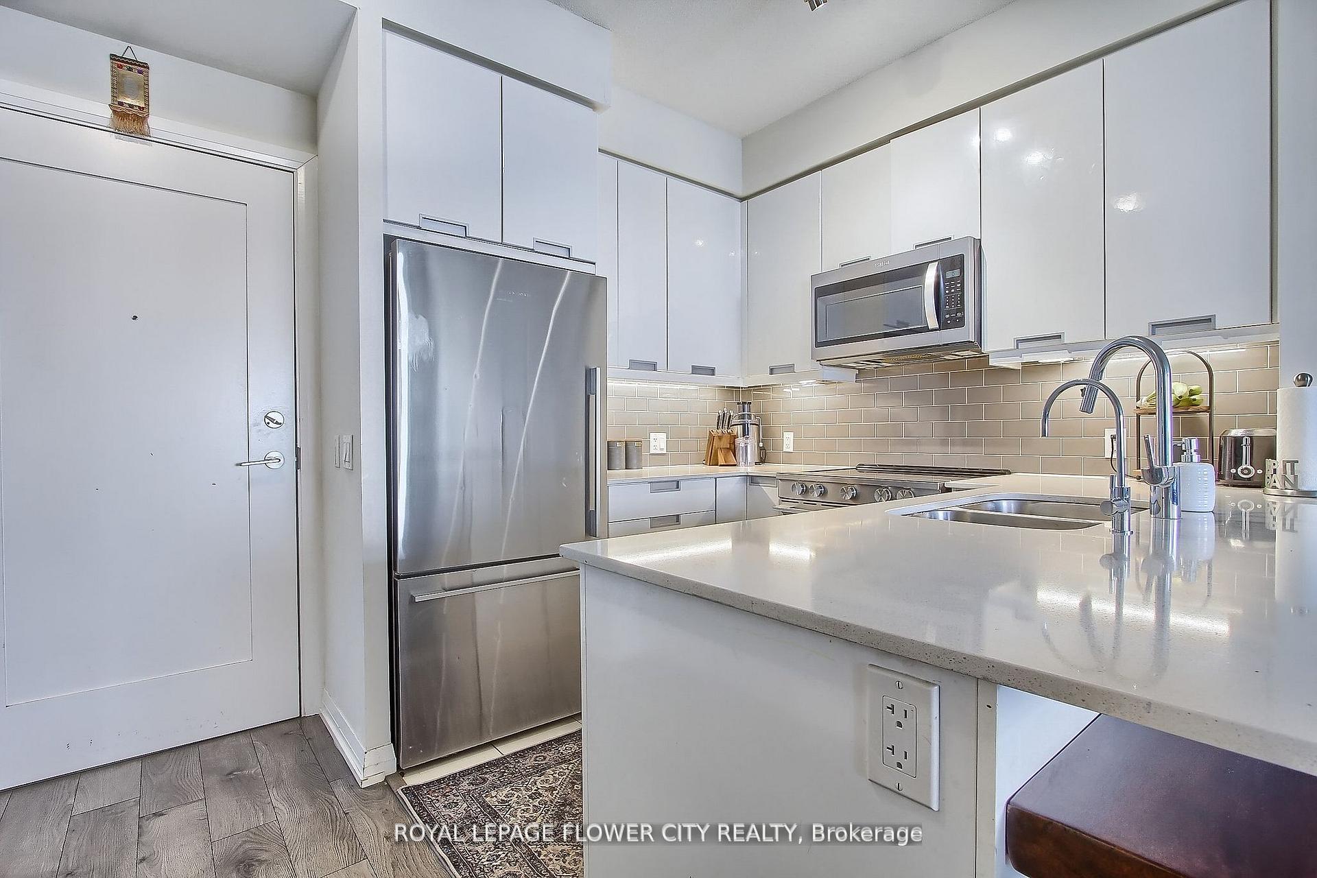 1 Bedroom Condo at 65 Watergarden, Mississauga For sale